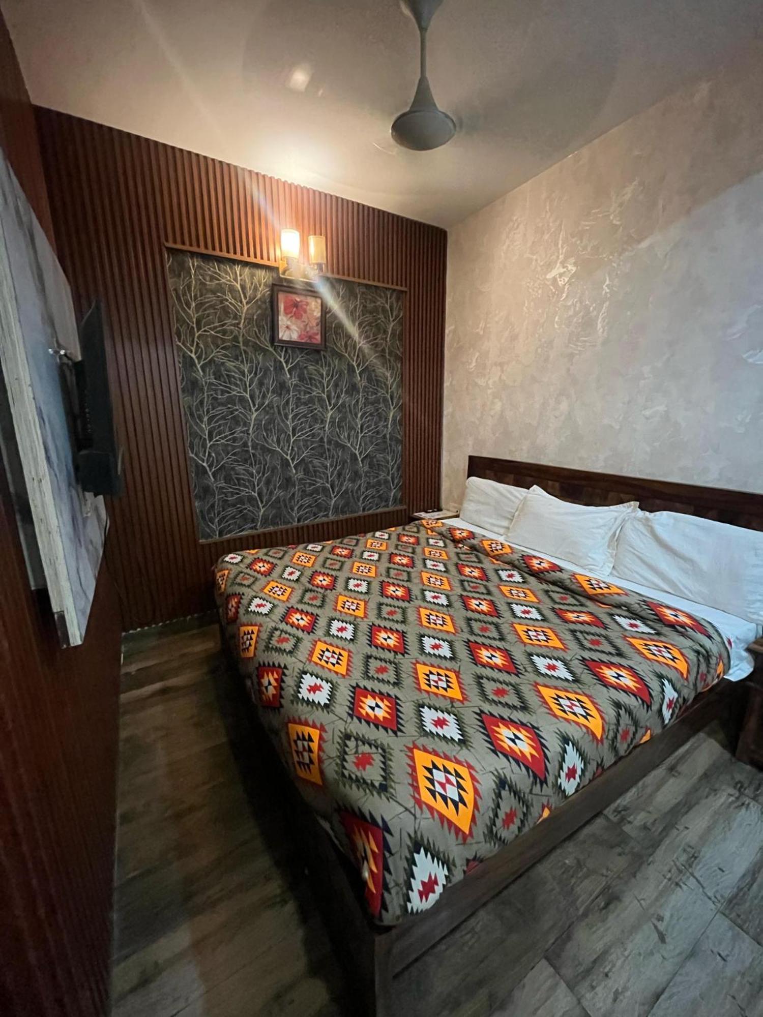 Lagoon - Malviya Nagar Hotel
