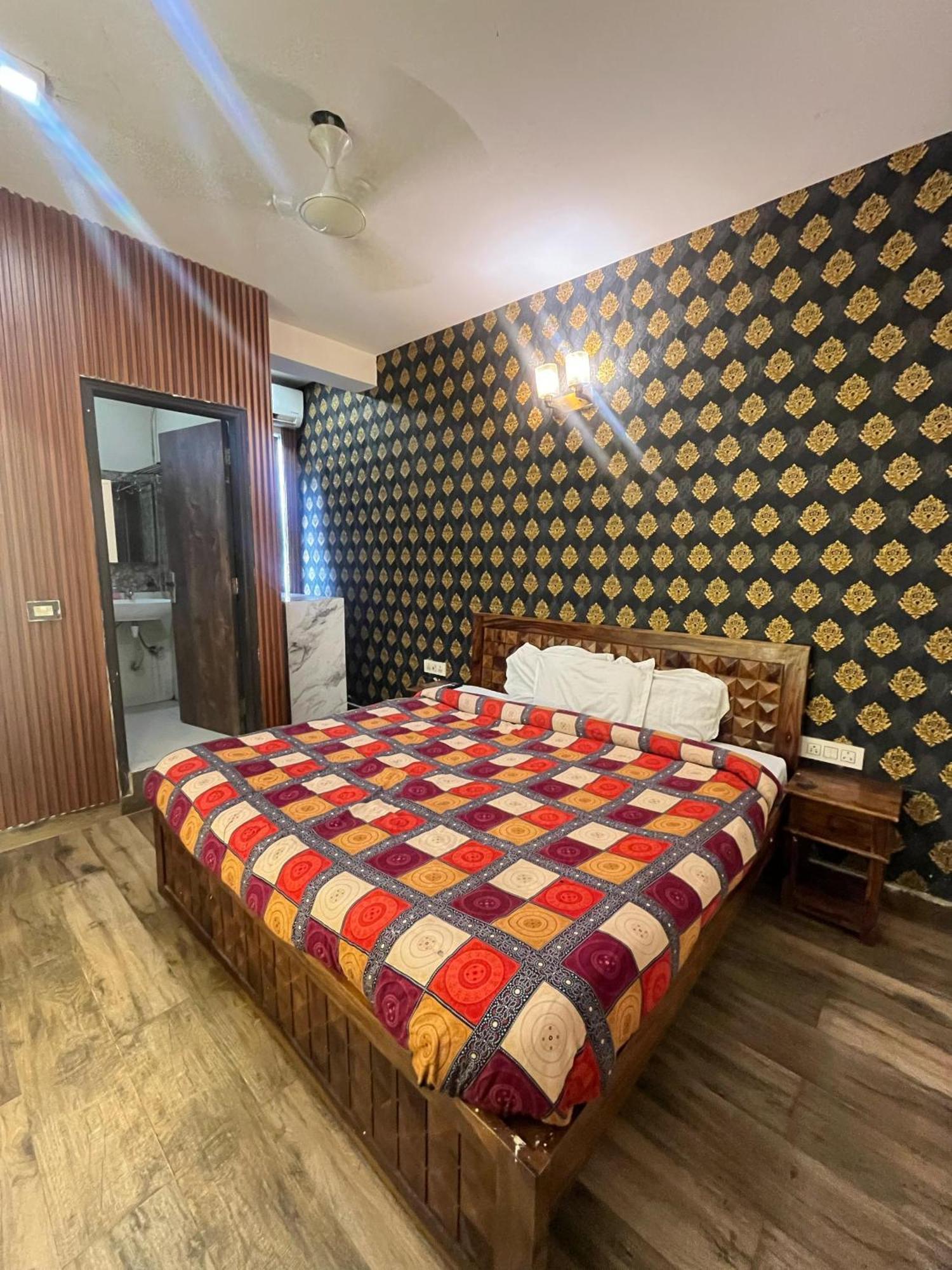 Hotel Lagoon - Malviya Nagar