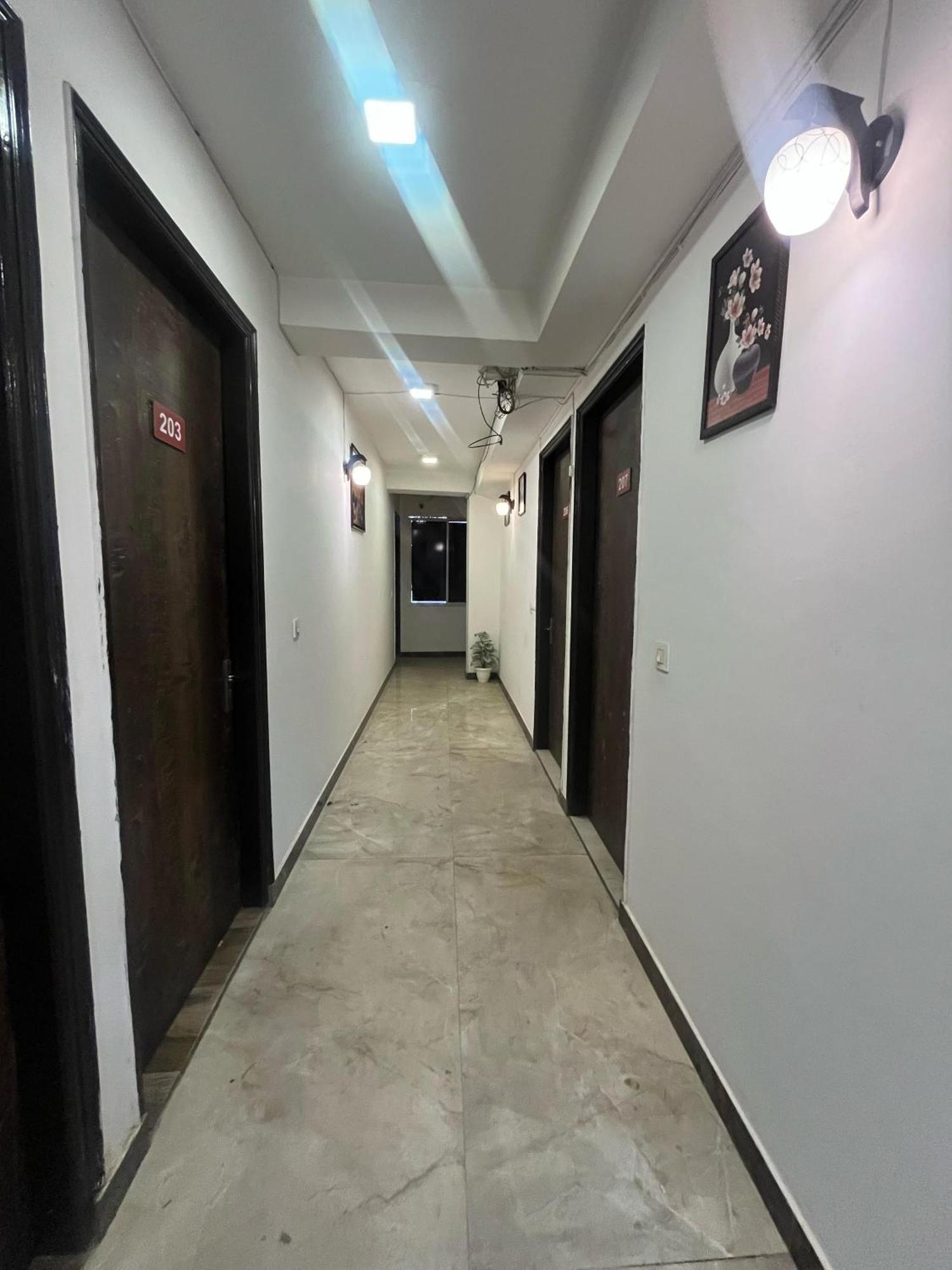 Hotel Lagoon - Malviya Nagar 4*