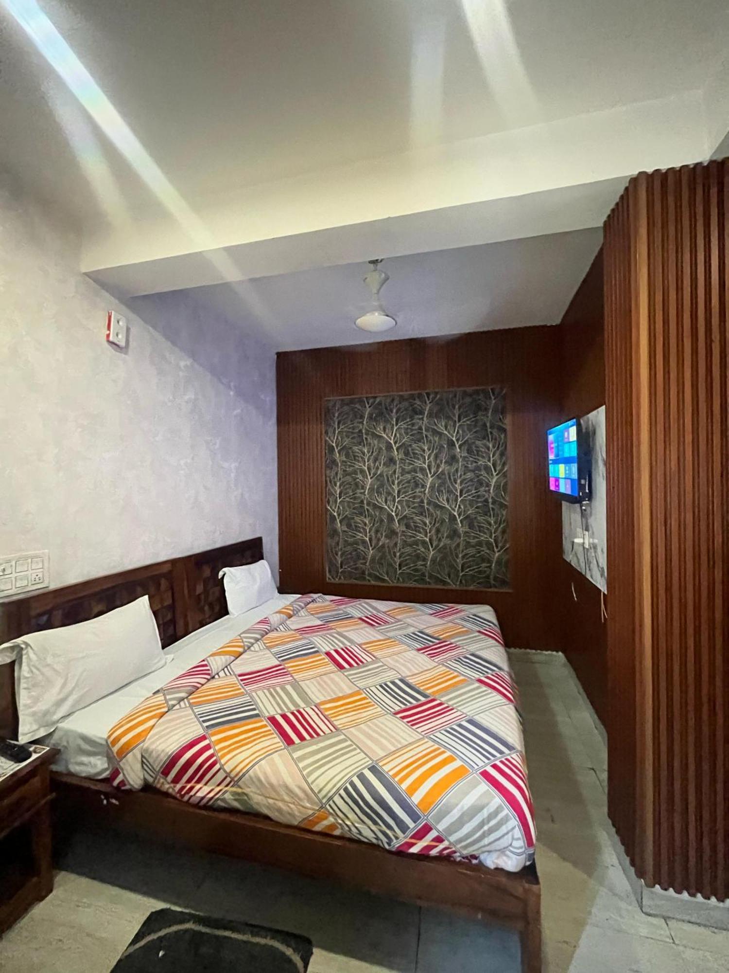 Hotel Lagoon - Malviya Nagar