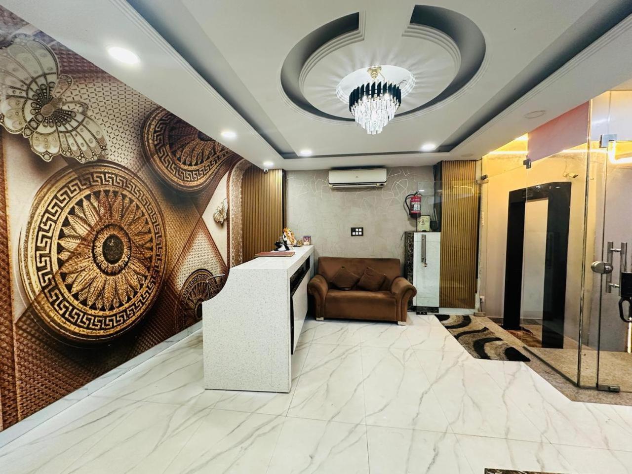 S R Palace - Free Airport Drop For Minimum 05 Nights - 5 Mins From Igi & Domestic Airport Delhi Hotel 3*