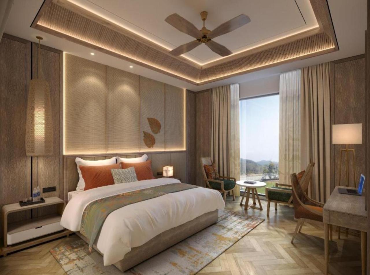 Grand Havenwood Near Delhi Airport Hotel 4*