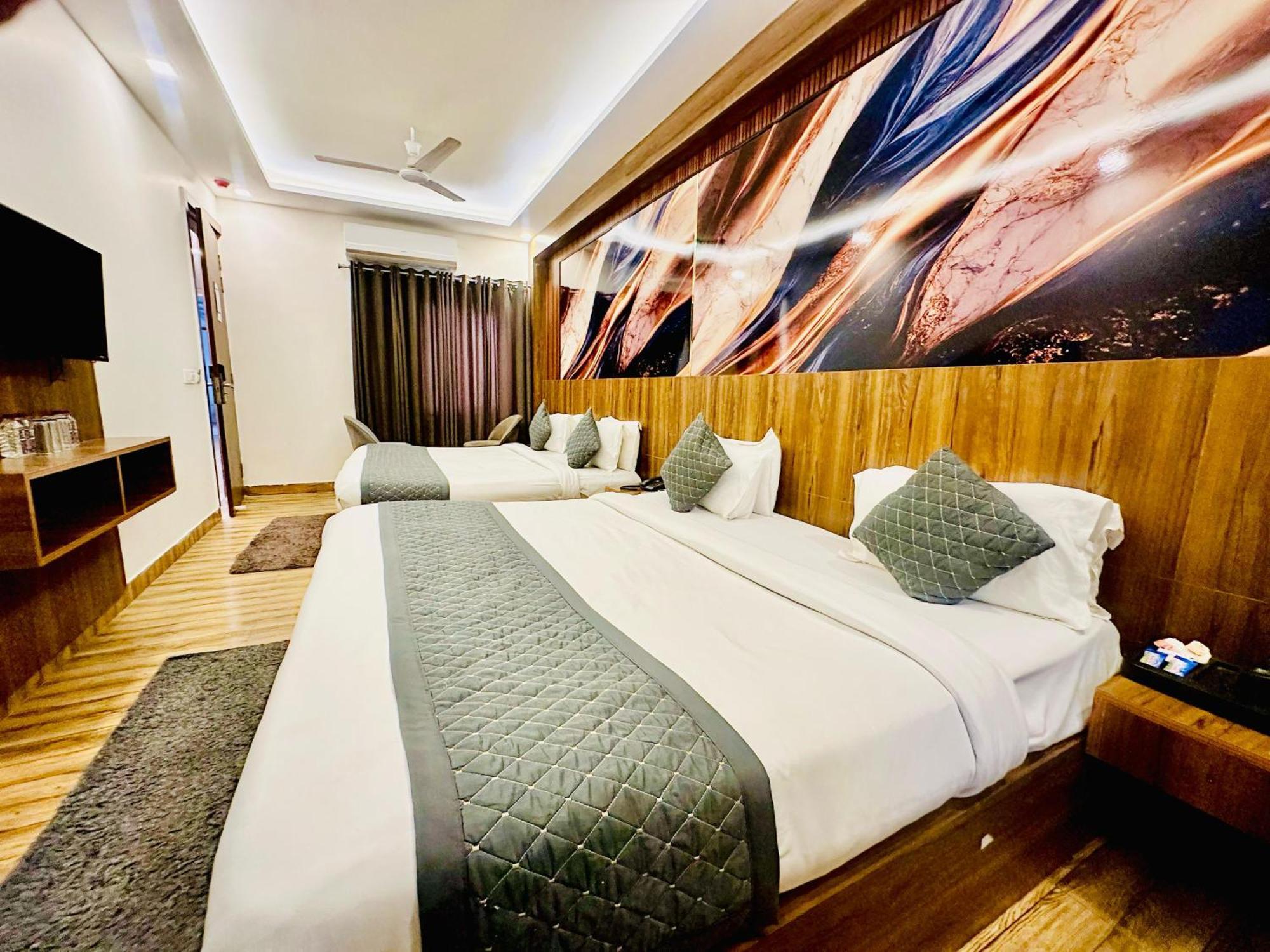 El De Olive Aero Near Igi Airport Hotel