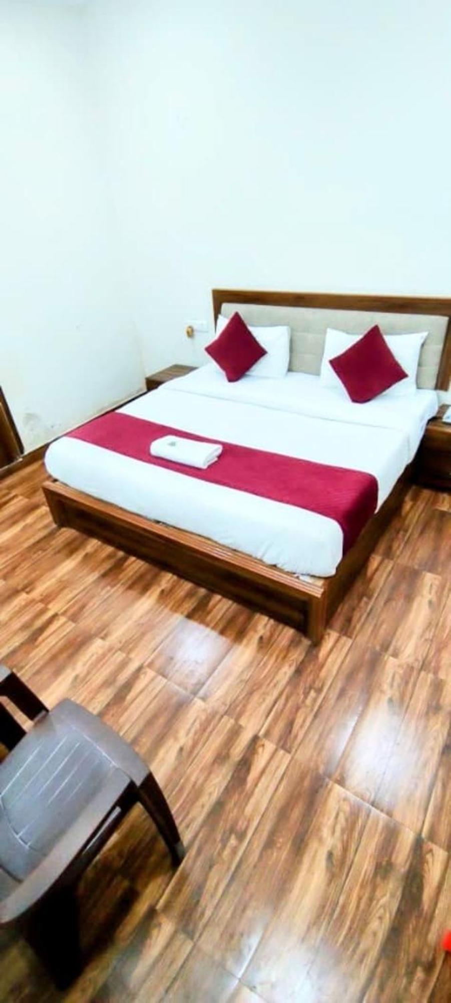 Hotel B Near Aiims Hospital New Delhi