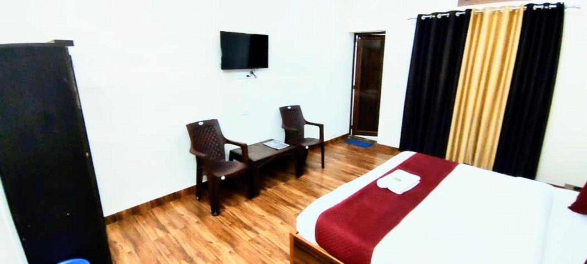 Hotel B Near Aiims Hospital 4*