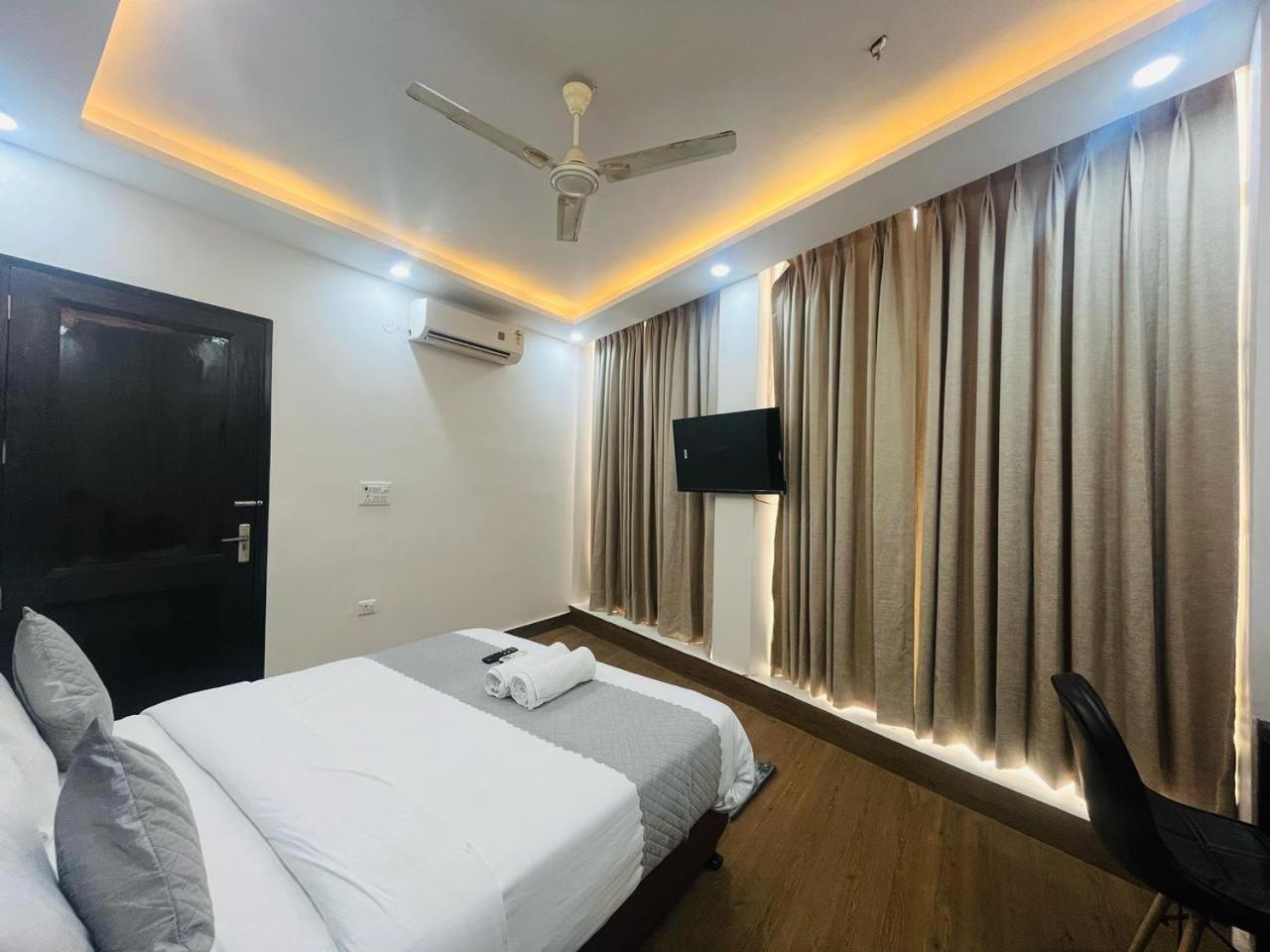 Mannat Near Naraina Vihar Metro Station New Delhi
