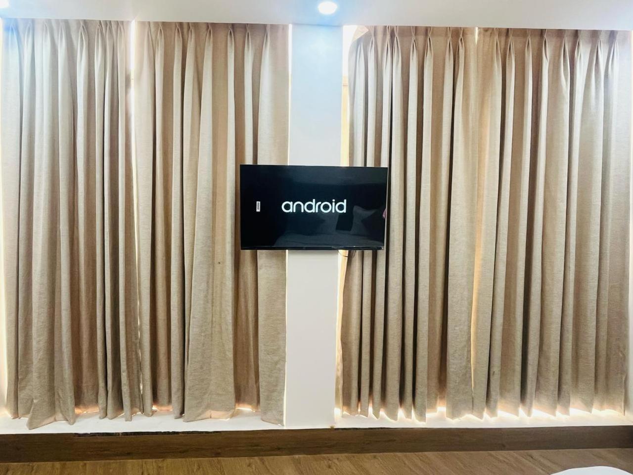 Hotel Mannat Near Naraina Vihar Metro Station 4*
