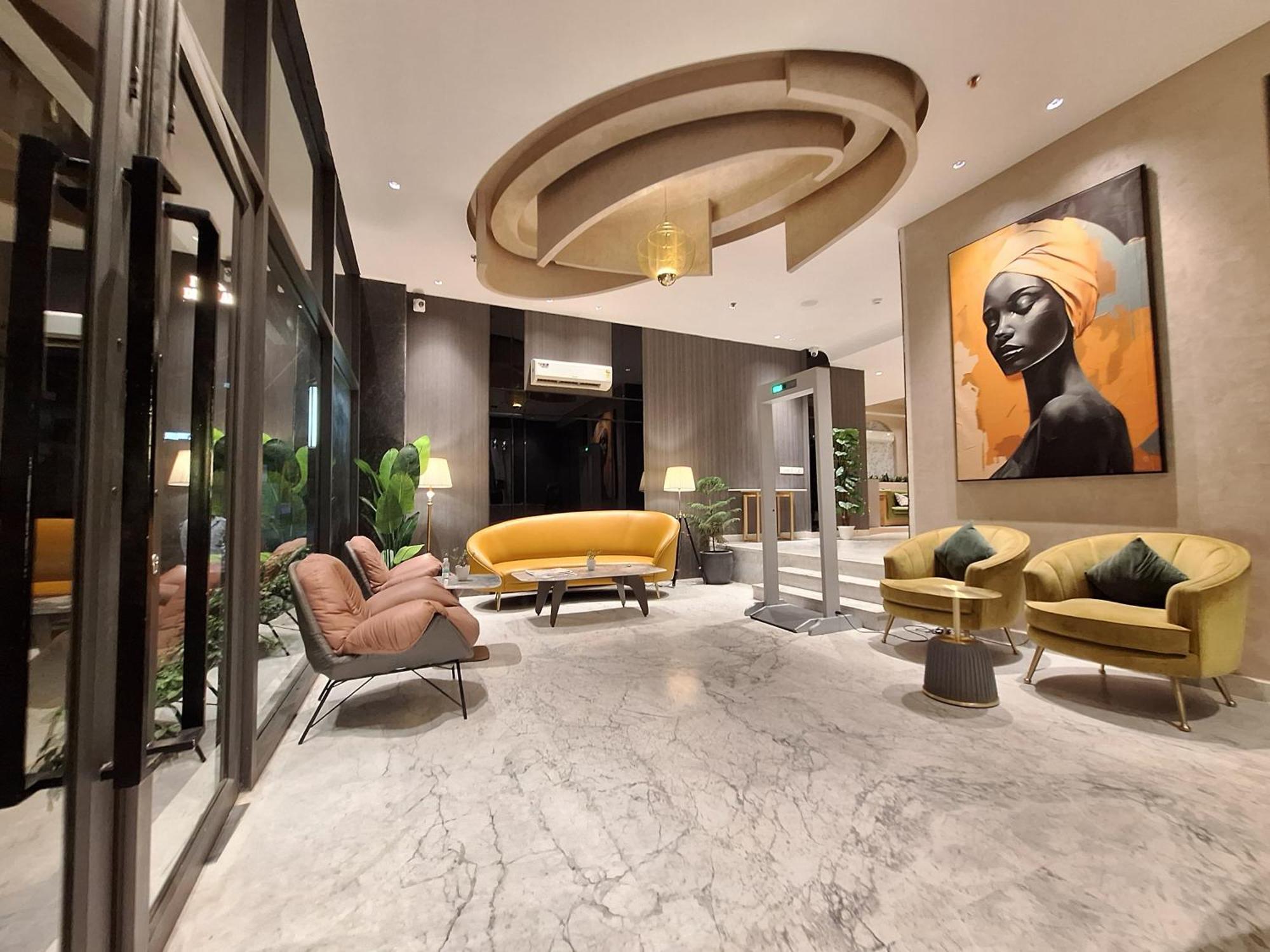 Iva Premium Aerocity - Free Airport Pickup Or Drop New Delhi