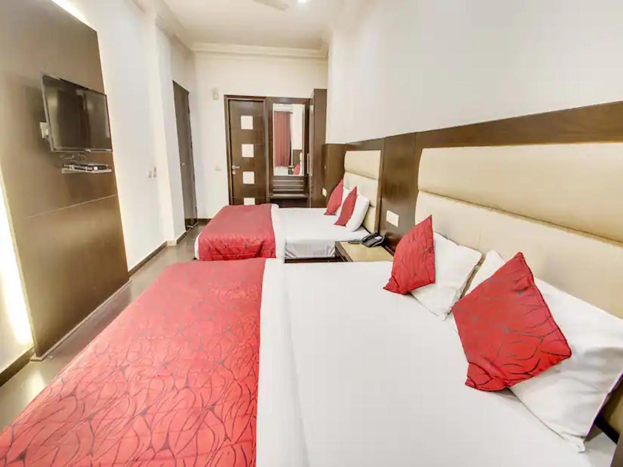 Hotel Chanchal Continental # Near To New Delhi Station # Family Hotel # Customer'S Choice Hotel # Tourist Places Nearby - Red Fort, Jama Masjid, India Gate