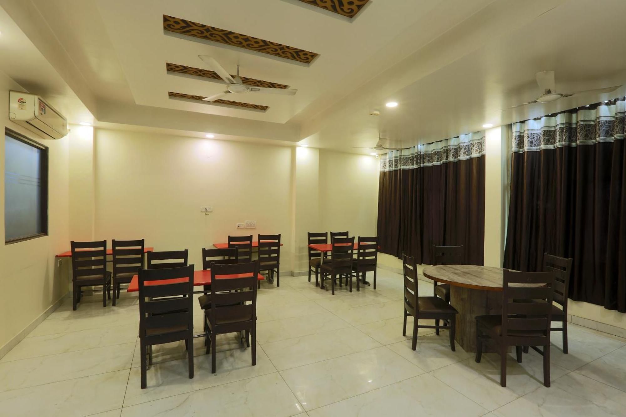 Hotel Park Suites At Airport