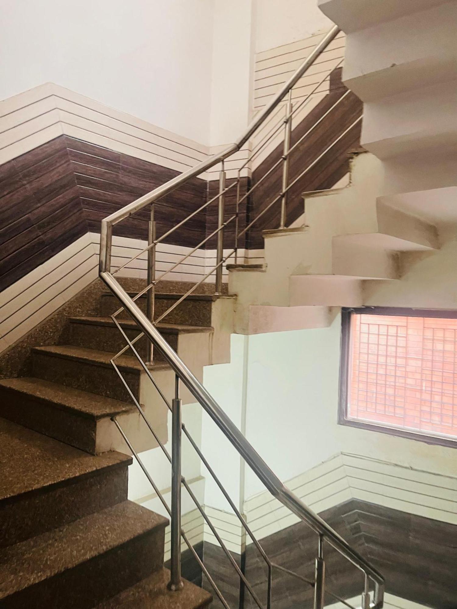 Hotel - Near Nizamunddin Railway Station 3*