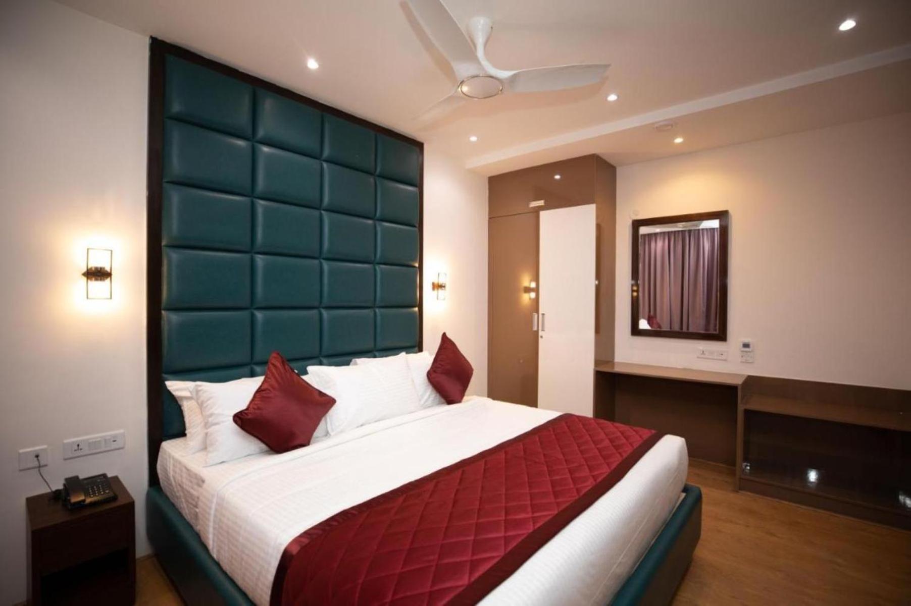 Hotel Grand Tark A Family Near Igi Airport Delhi 4*
