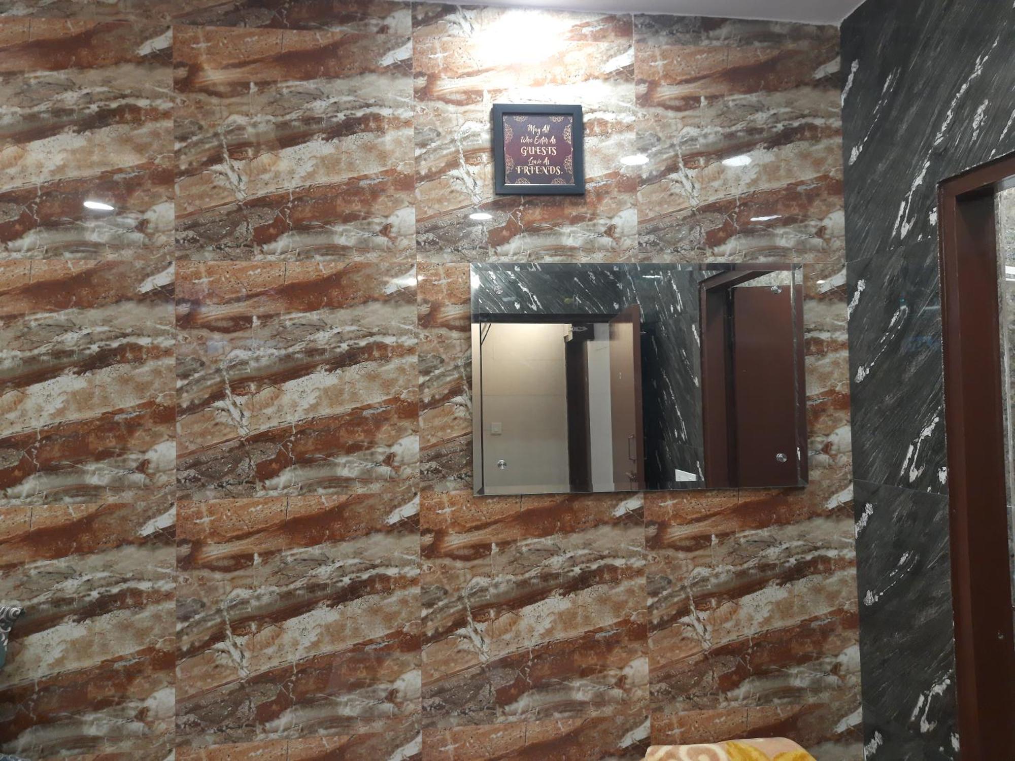 Aggarwal Independent With Private Washroom And Private Kitchen With Utensils, Fridge, Wifi With Smart Tv, Work Desk, Fully Ac As Like Your Own Sweet Apartment *