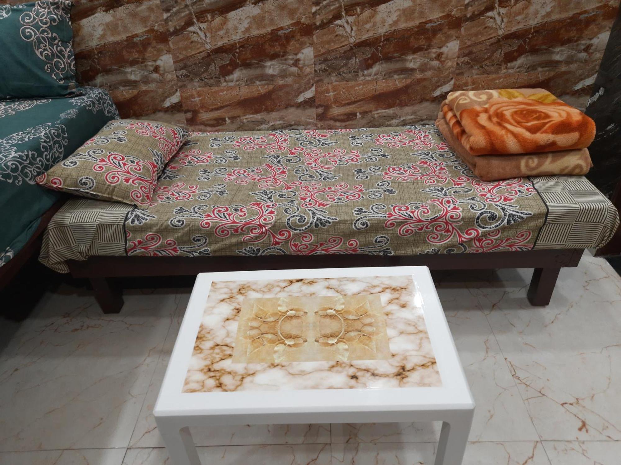 Aggarwal Independent With Private Washroom And Private Kitchen With Utensils, Fridge, Wifi With Smart Tv, Work Desk, Fully Ac As Like Your Own Sweet Apartment New Delhi