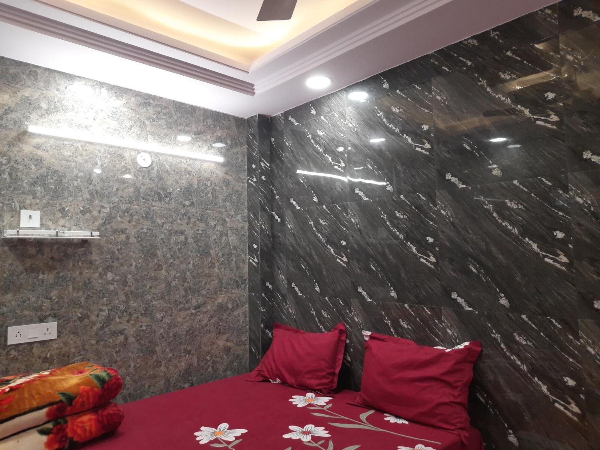 Aggarwal Independent With Private Washroom And Private Kitchen With Utensils, Fridge, Wifi With Smart Tv, Work Desk, Fully Ac As Like Your Own Sweet *