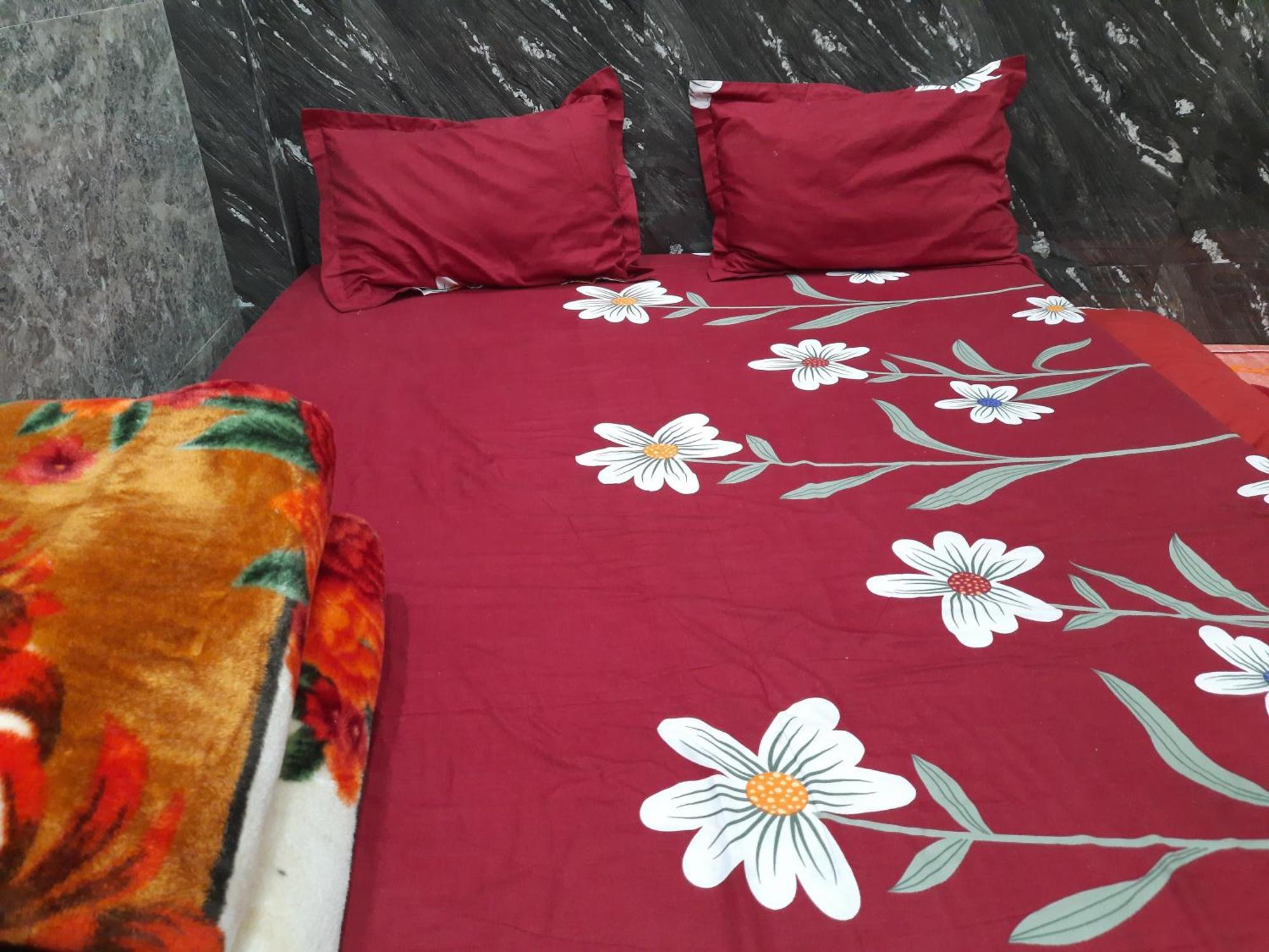 Apartment Aggarwal Independent With Private Washroom And Private Kitchen With Utensils, Fridge, Wifi With Smart Tv, Work Desk, Fully Ac As Like Your Own Sweet *