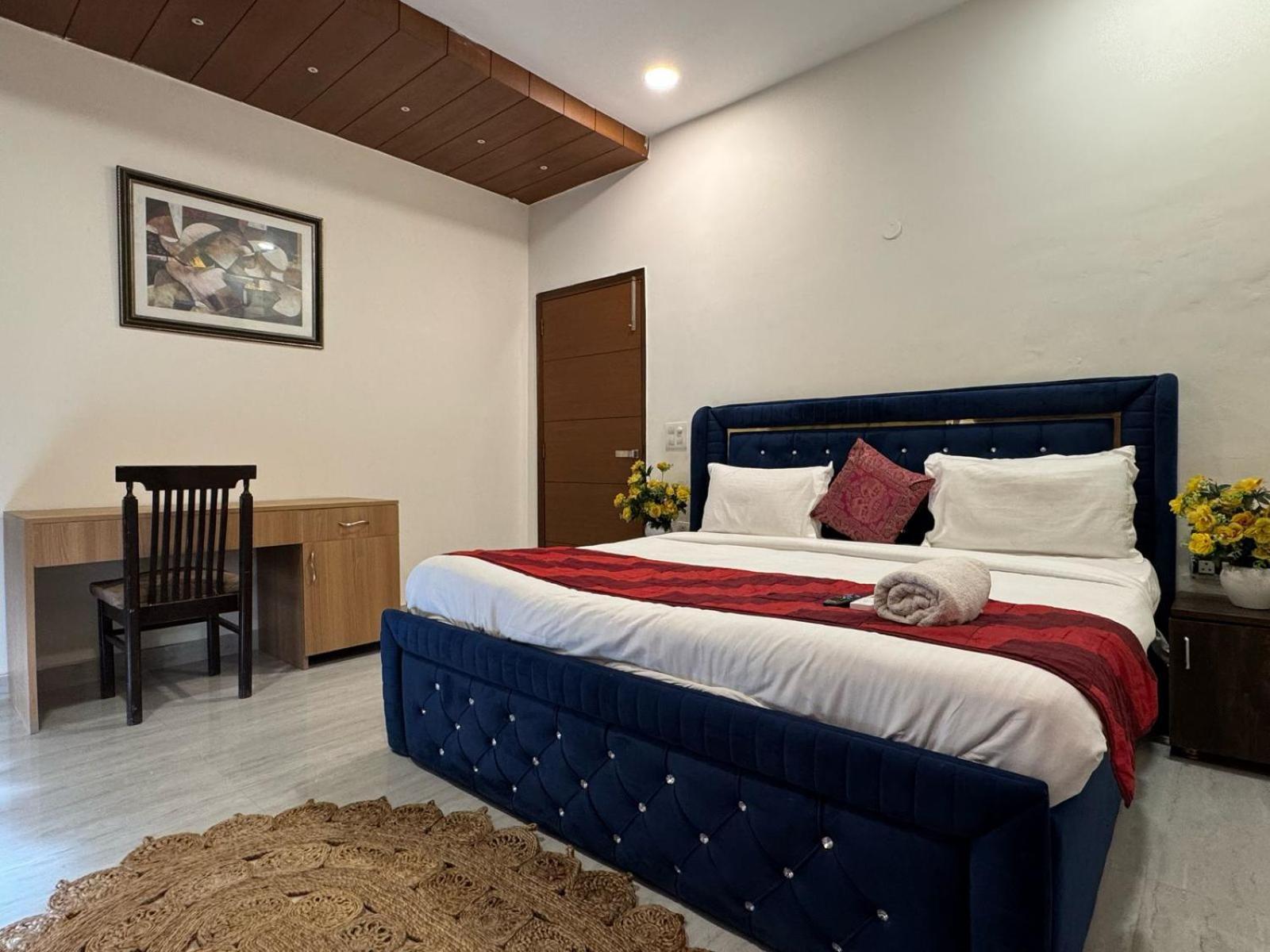 Divine India Service 2bhk 1a Saket Apartment