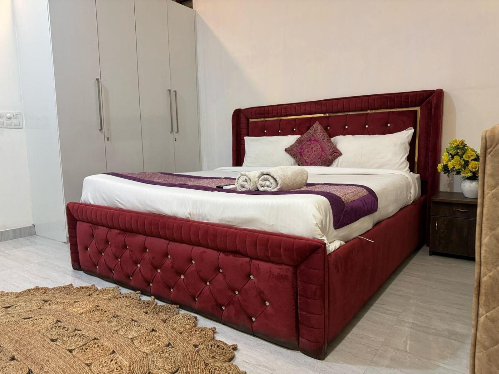 Divine India Service 2bhk 1a Saket Apartment New Delhi