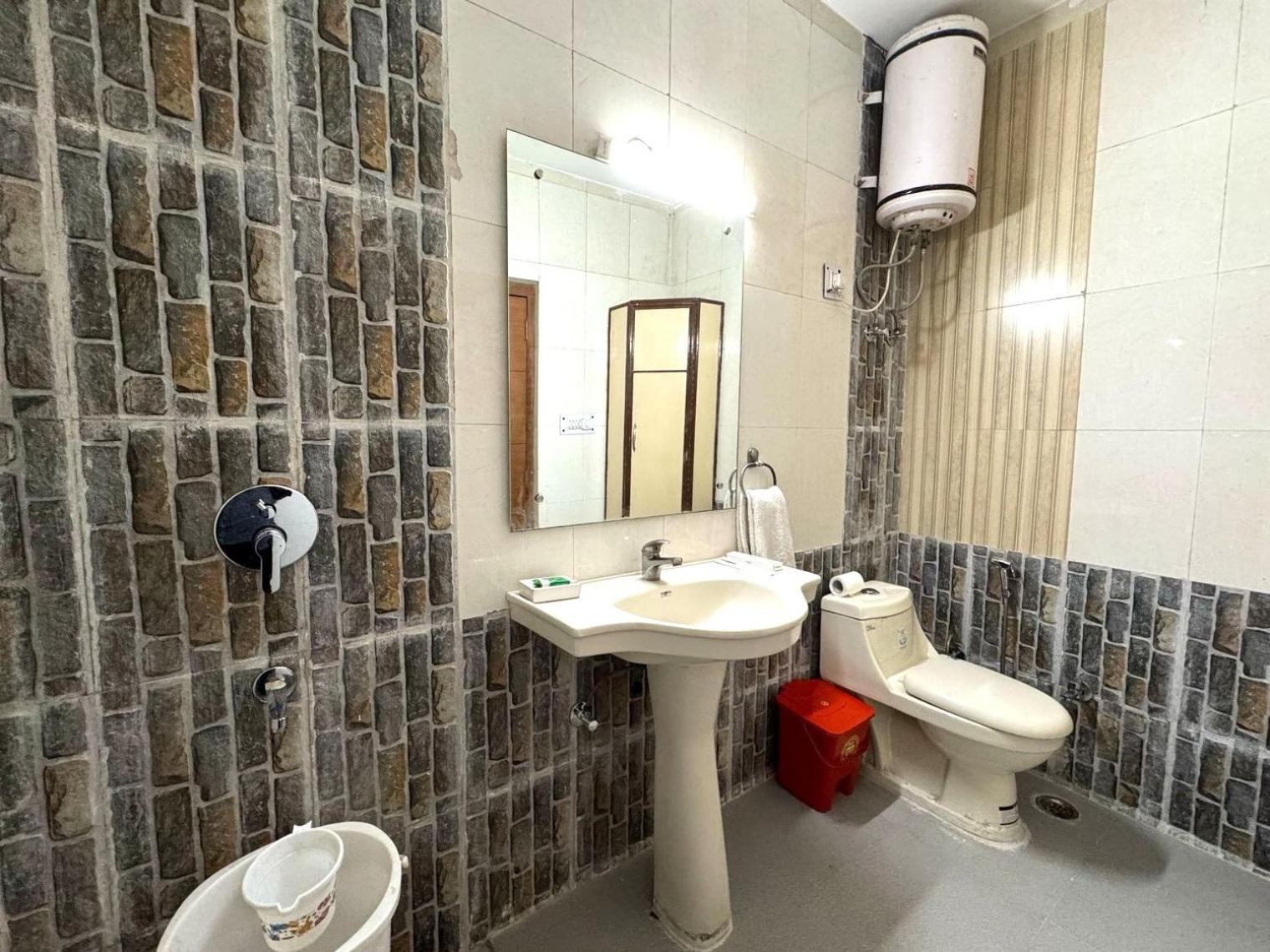 Divine India Service 2bhk 1a Saket Apartment *