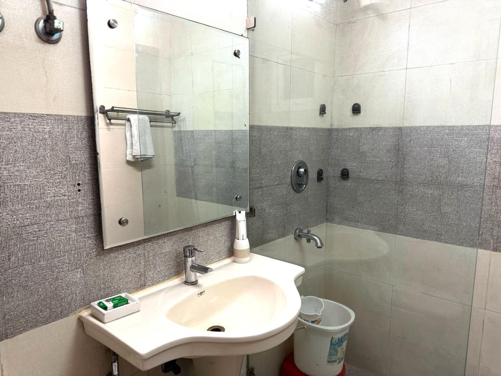 Divine India Service 2bhk 1a Saket New Delhi