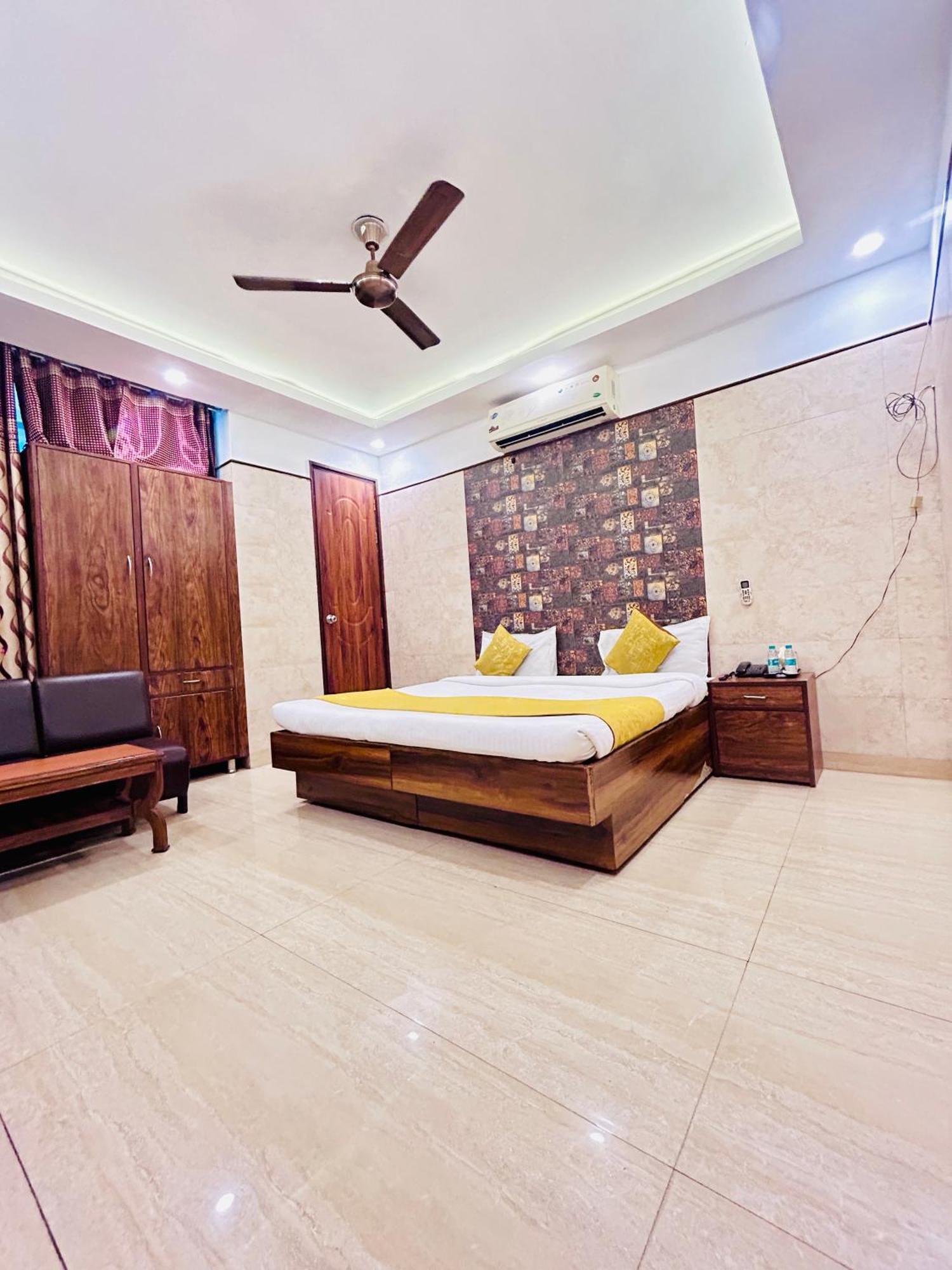 Samrat R Unit By Satwa 10 Mints Walking Distance Nizamuddin Railway Station Hotel New Delhi