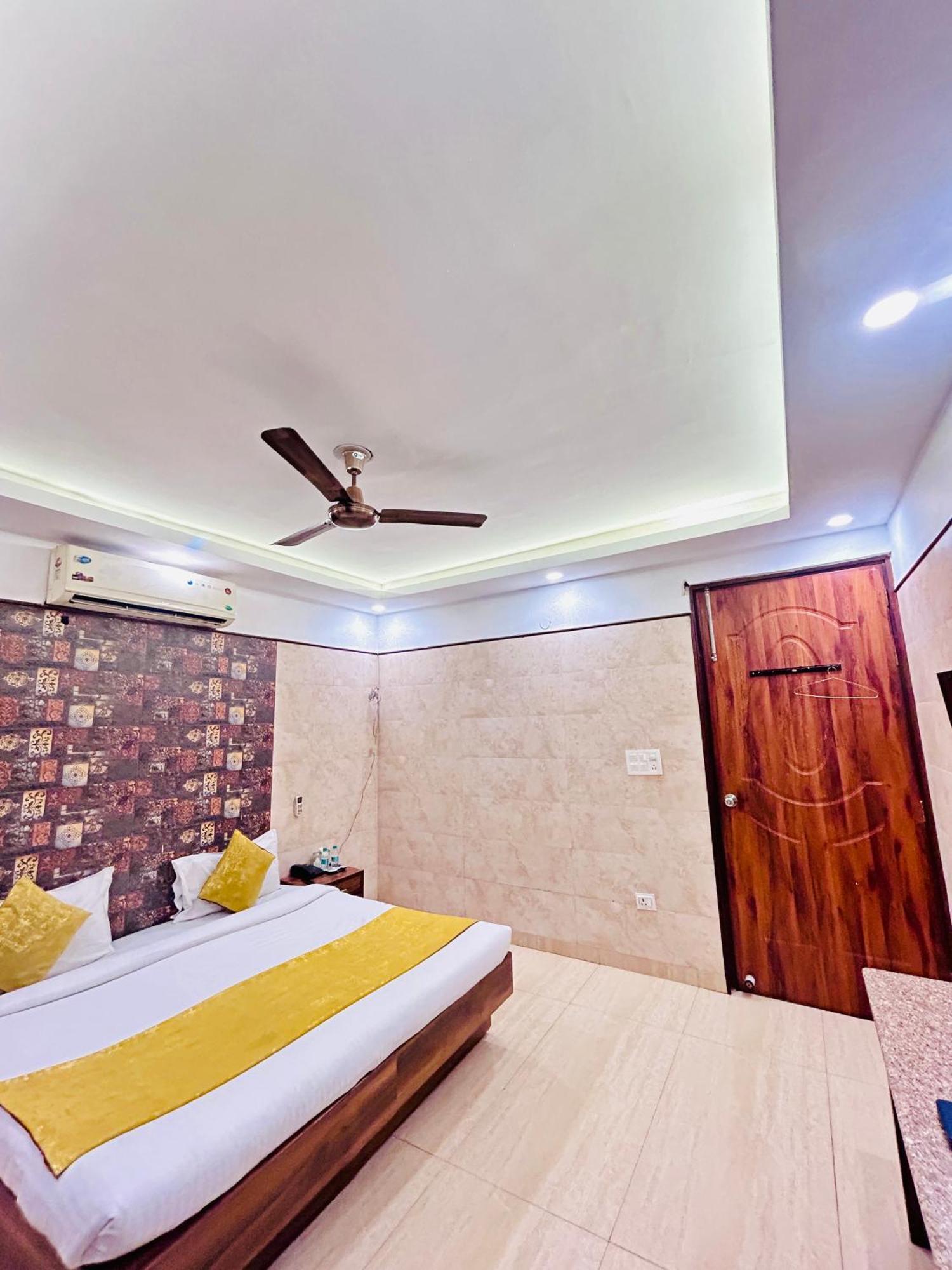 Samrat R Unit By Satwa 10 Mints Walking Distance Nizamuddin Railway Station 3* New Delhi