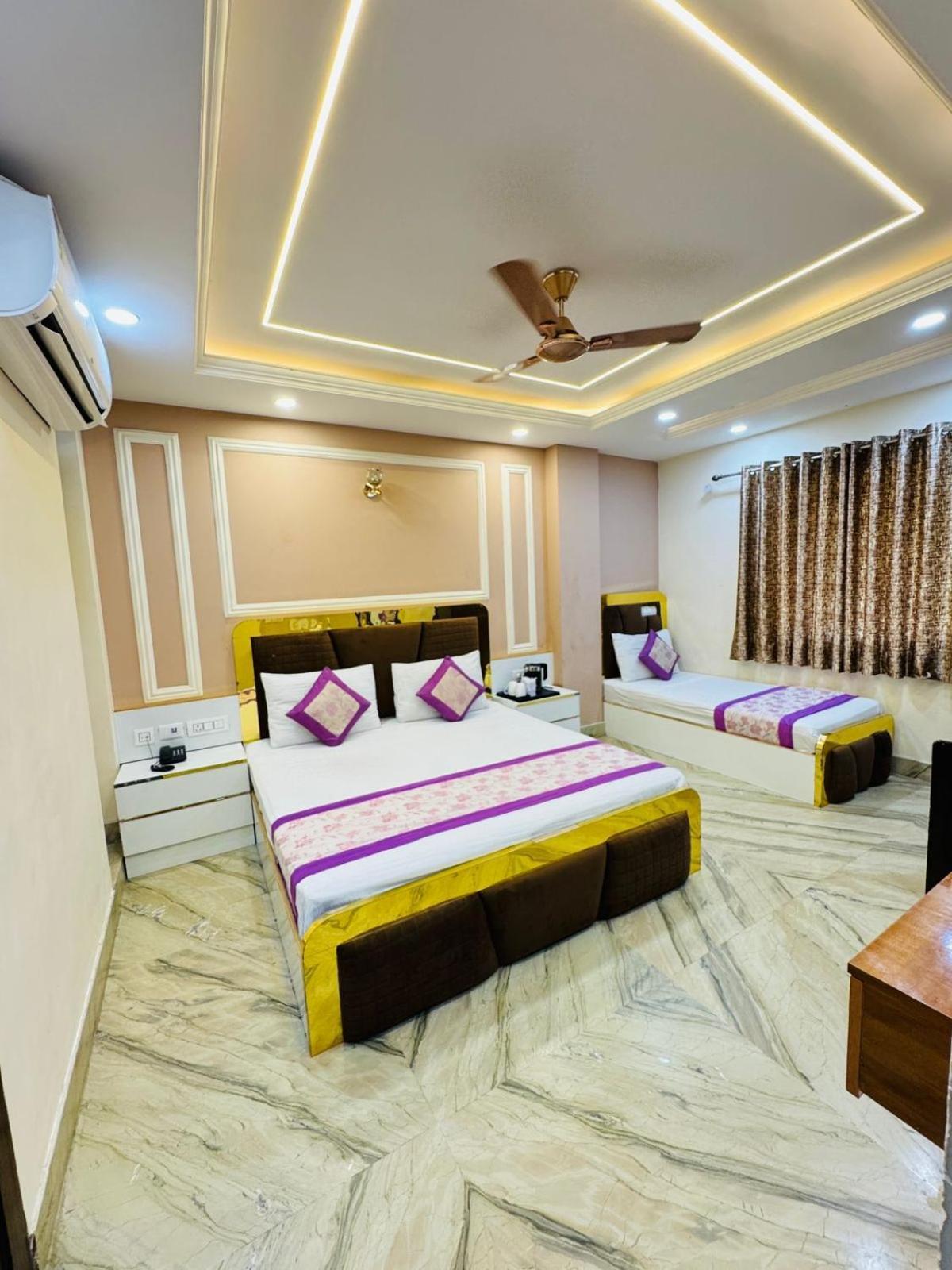Samrat R Unit By Satwa 10 Mints Walking Distance Nizamuddin Railway Station Hotel New Delhi