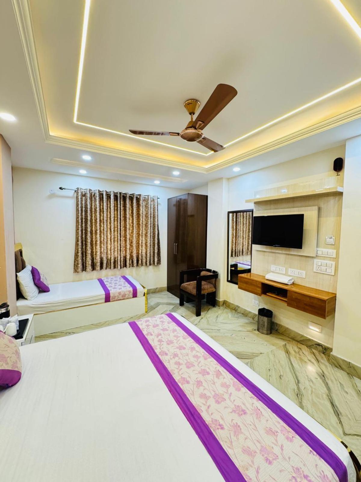 Samrat R Unit By Satwa 10 Mints Walking Distance Nizamuddin Railway Station 3* New Delhi