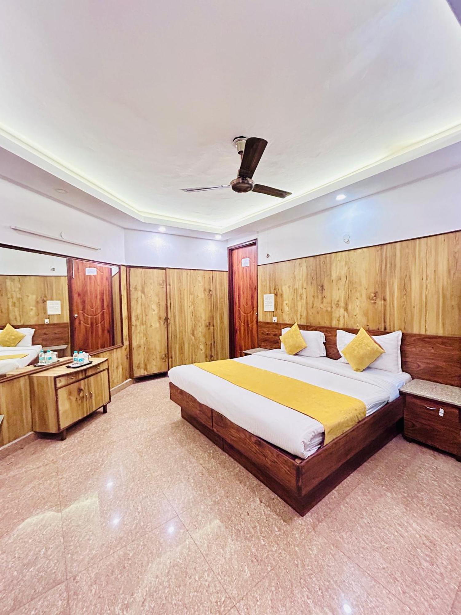 Samrat R Unit By Satwa 10 Mints Walking Distance Nizamuddin Railway Station