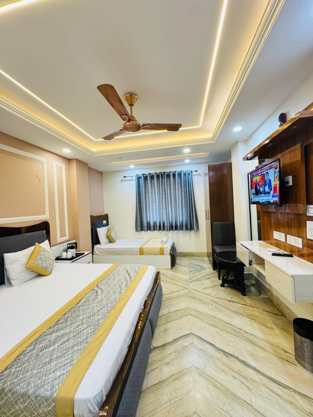Samrat R Unit By Satwa 10 Mints Walking Distance Nizamuddin Railway Station Hotel 3*
