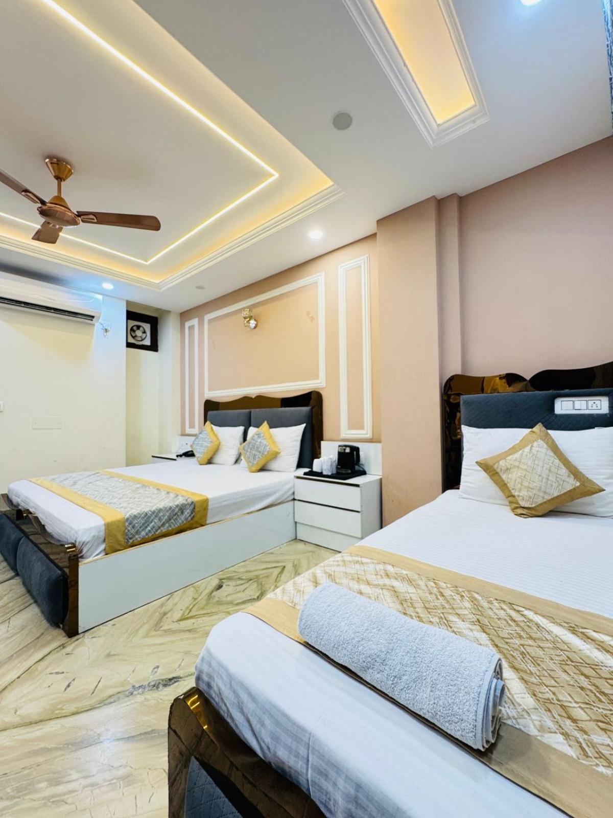 Samrat R Unit By Satwa 10 Mints Walking Distance Nizamuddin Railway Station Hotel New Delhi