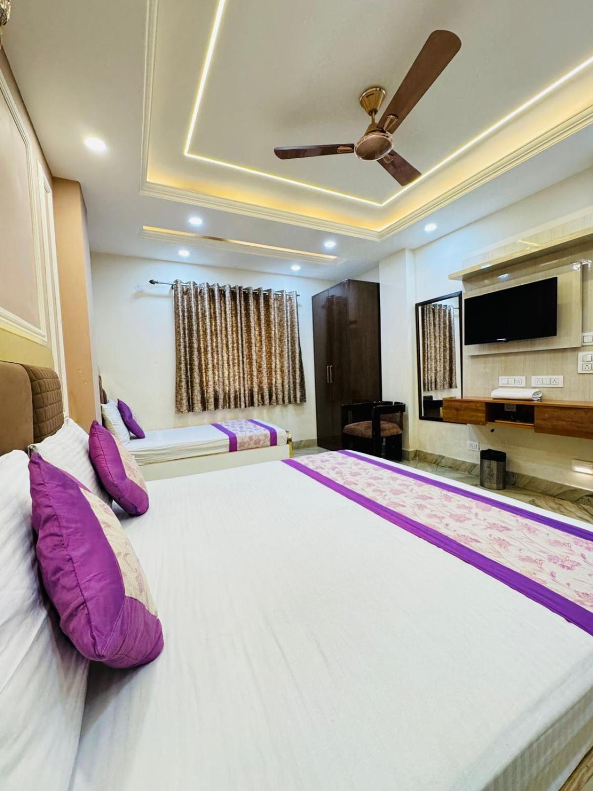 Samrat R Unit By Satwa 10 Mints Walking Distance Nizamuddin Railway Station 3* New Delhi