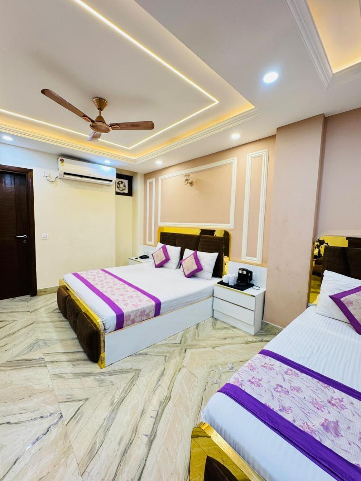 Samrat R Unit By Satwa 10 Mints Walking Distance Nizamuddin Railway Station Hotel