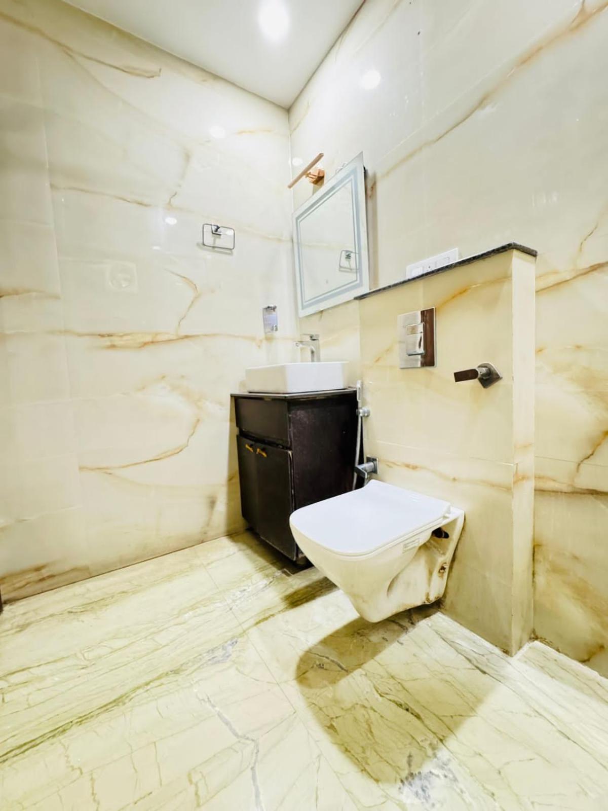 Hotel Samrat R Unit By Satwa 10 Mints Walking Distance Nizamuddin Railway Station New Delhi