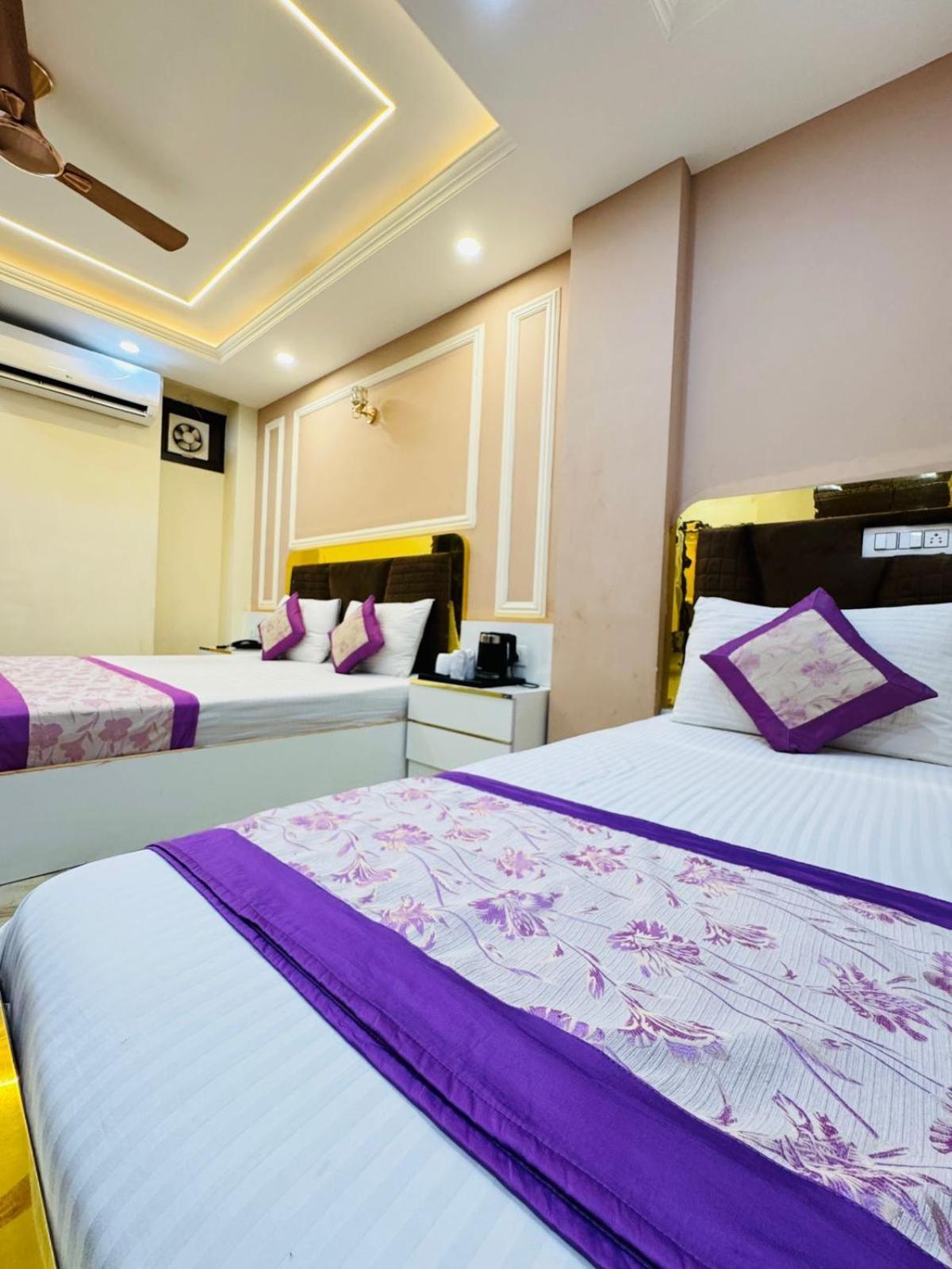 Samrat R Unit By Satwa 10 Mints Walking Distance Nizamuddin Railway Station 3*