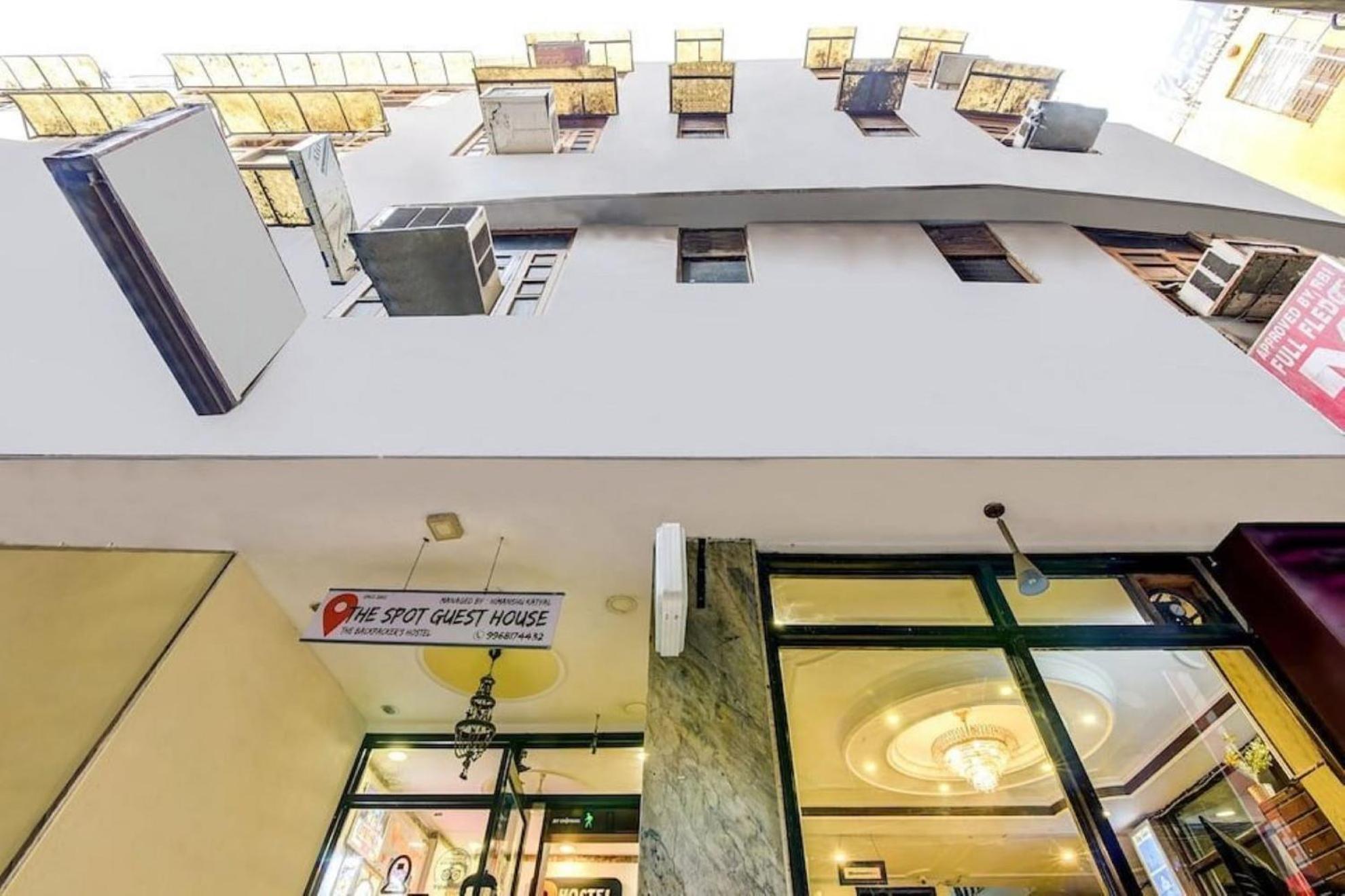 Spot House - Walking The Rk Ashram Metro Station 3*