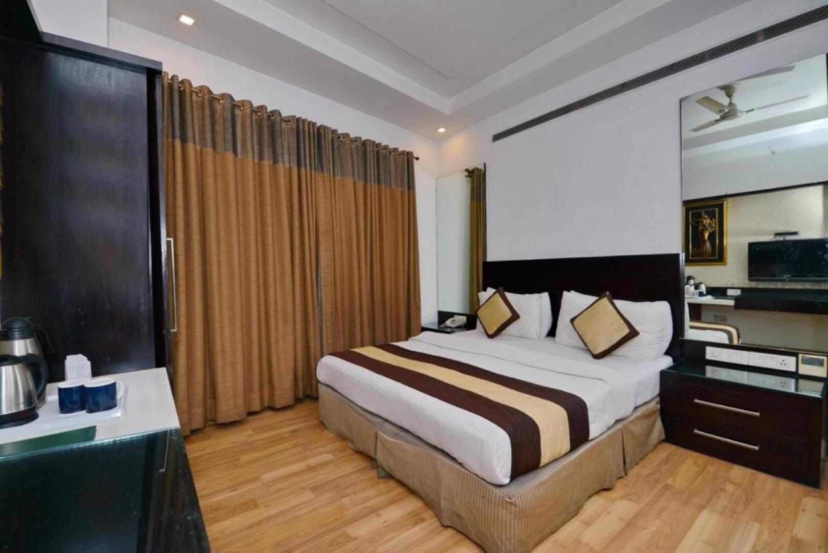 Hotel Spot House - Walking The Rk Ashram Metro Station