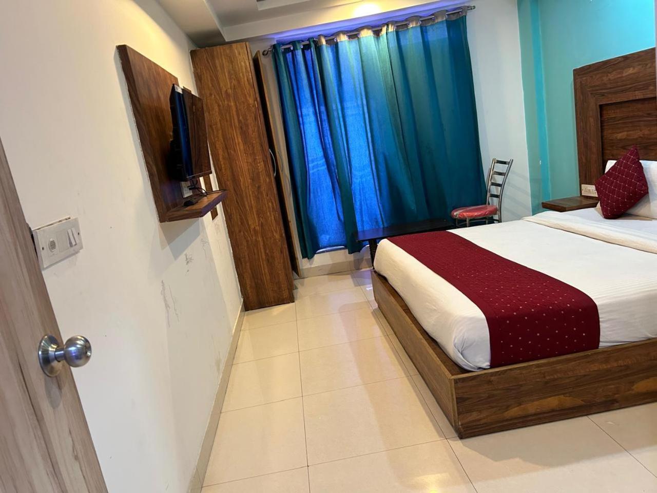 The Delhi International Airport Hotel 4*