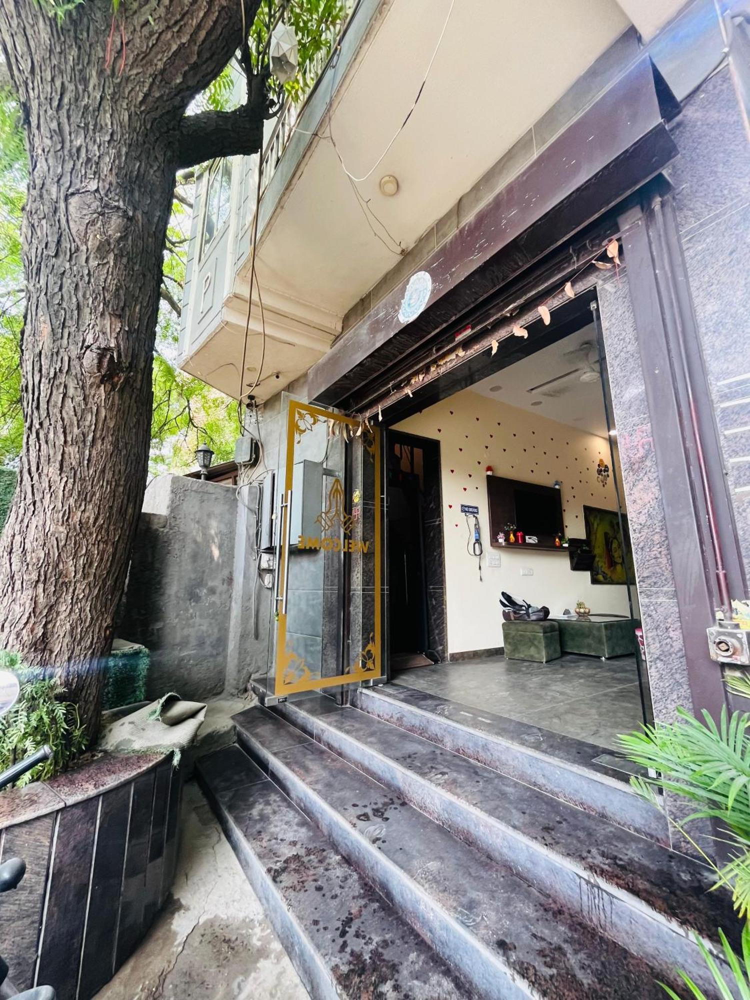Hotel Redstone - Near Igi Airport New Delhi