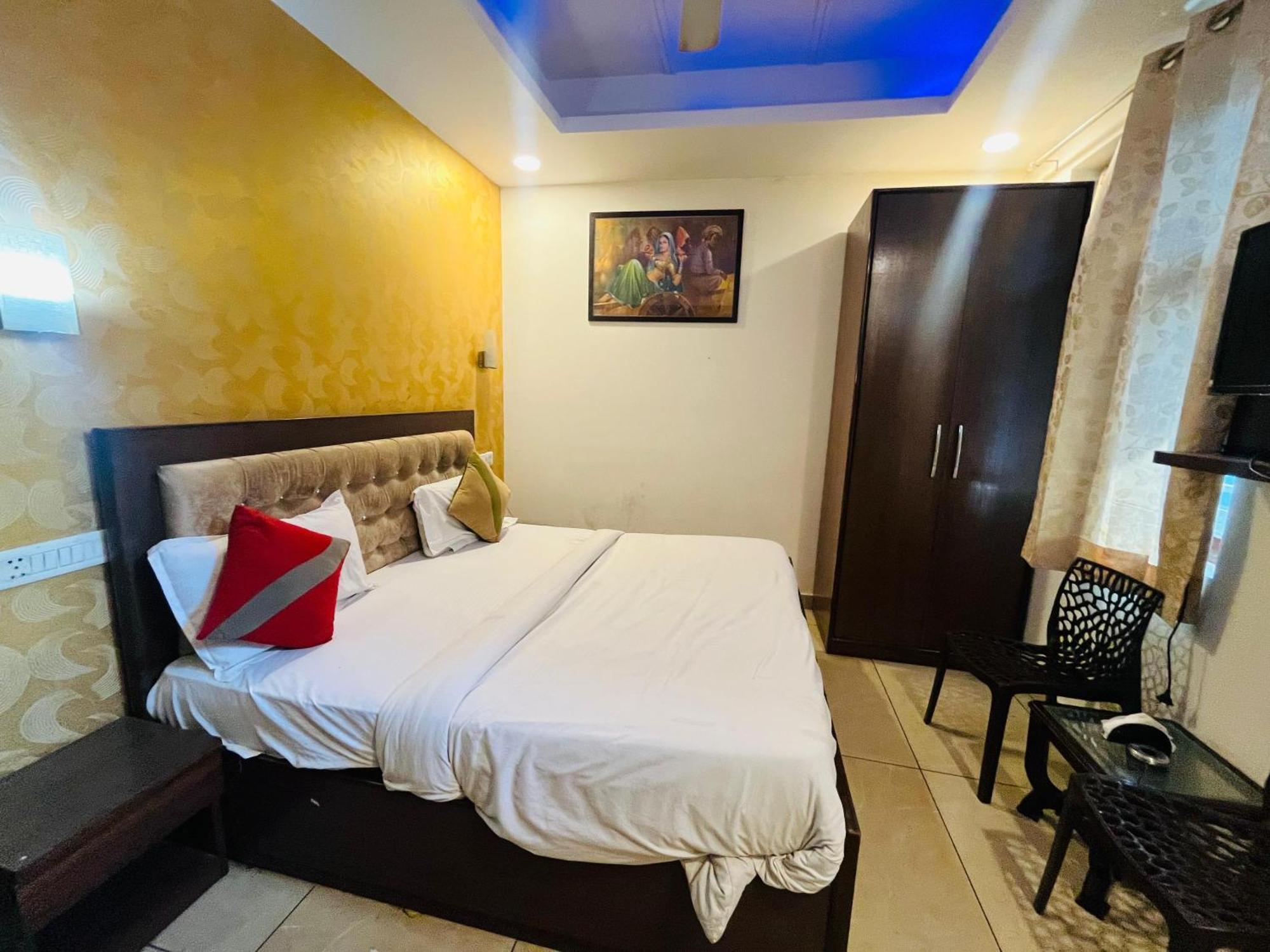 Redstone - Near Igi Airport 3*