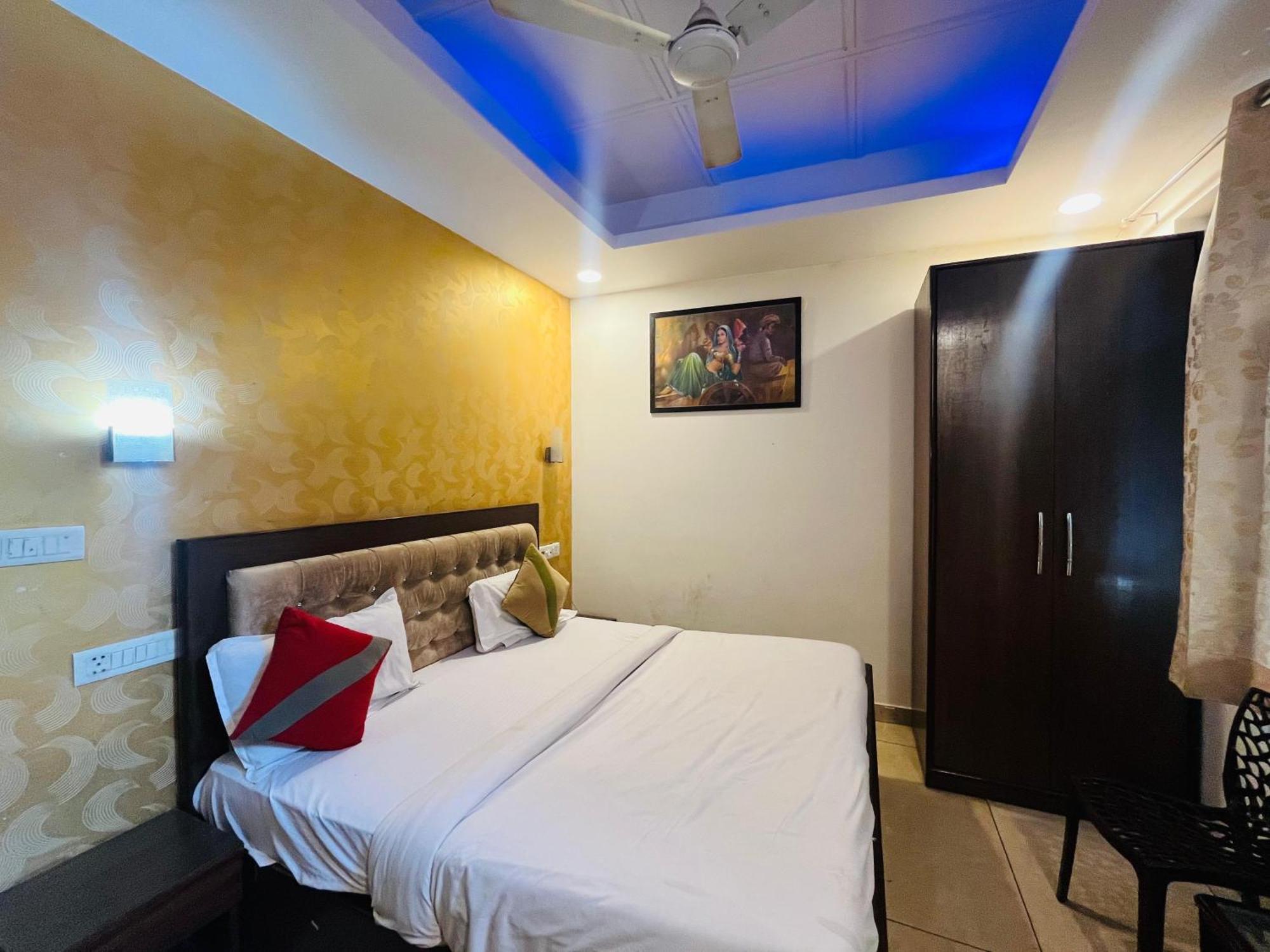 Hotel Redstone - Near Igi Airport 3*