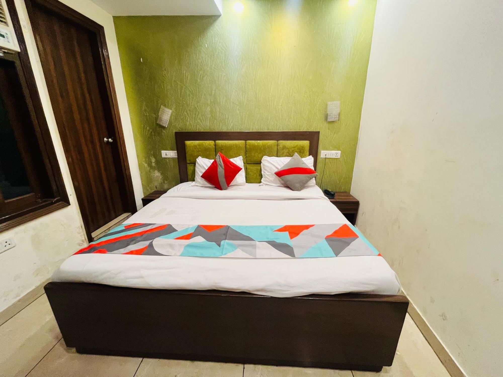Hotel Redstone - Near Igi Airport New Delhi