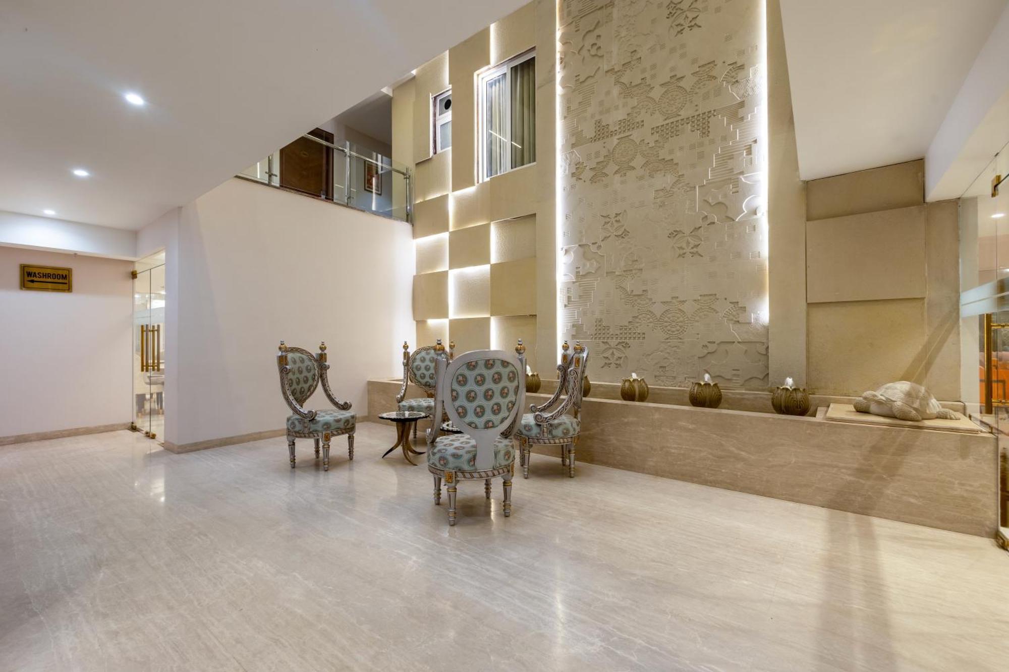 Hotel The Luxury Delhi Airport