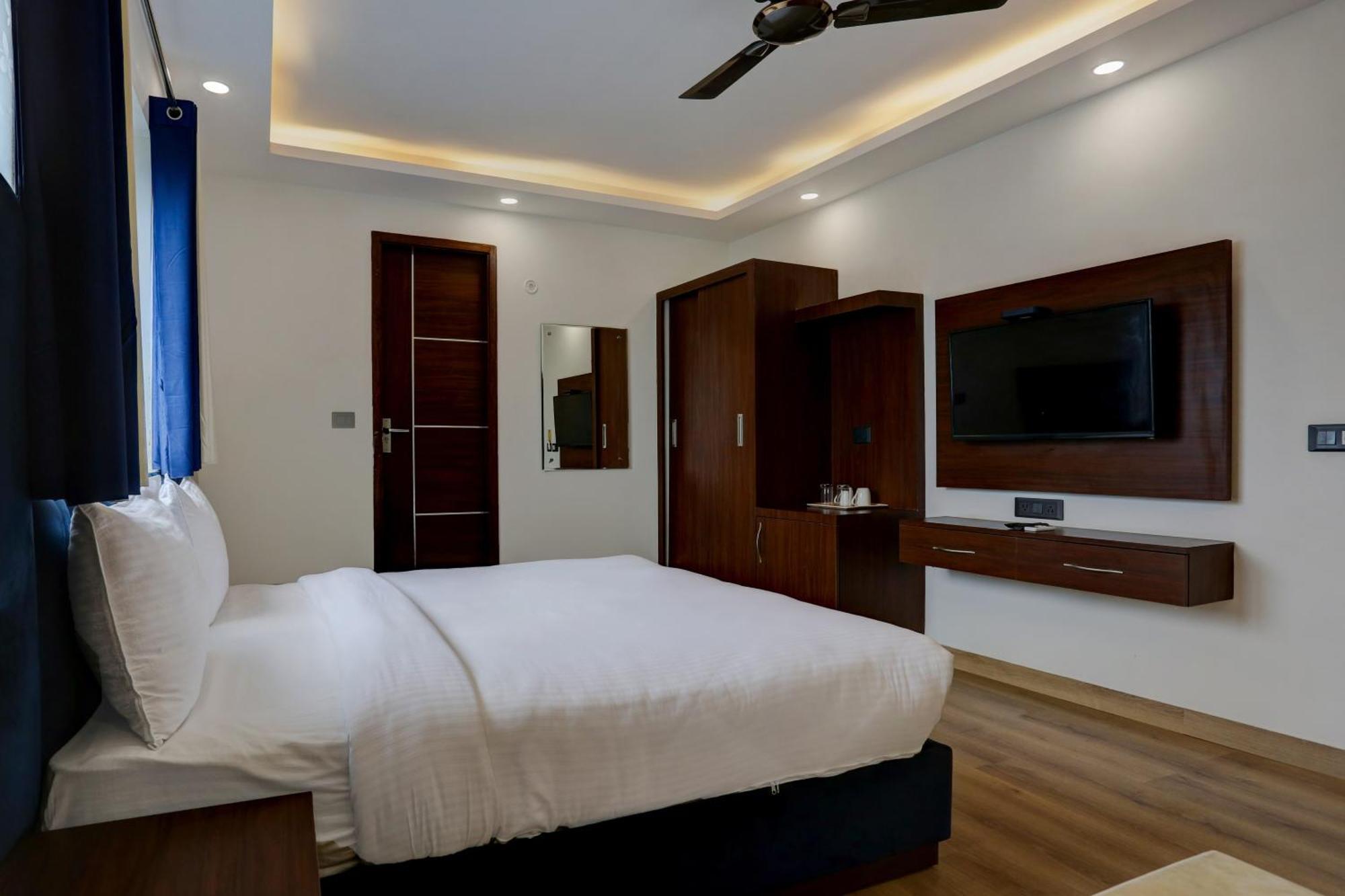 Hotel O Golden Eye New Delhi