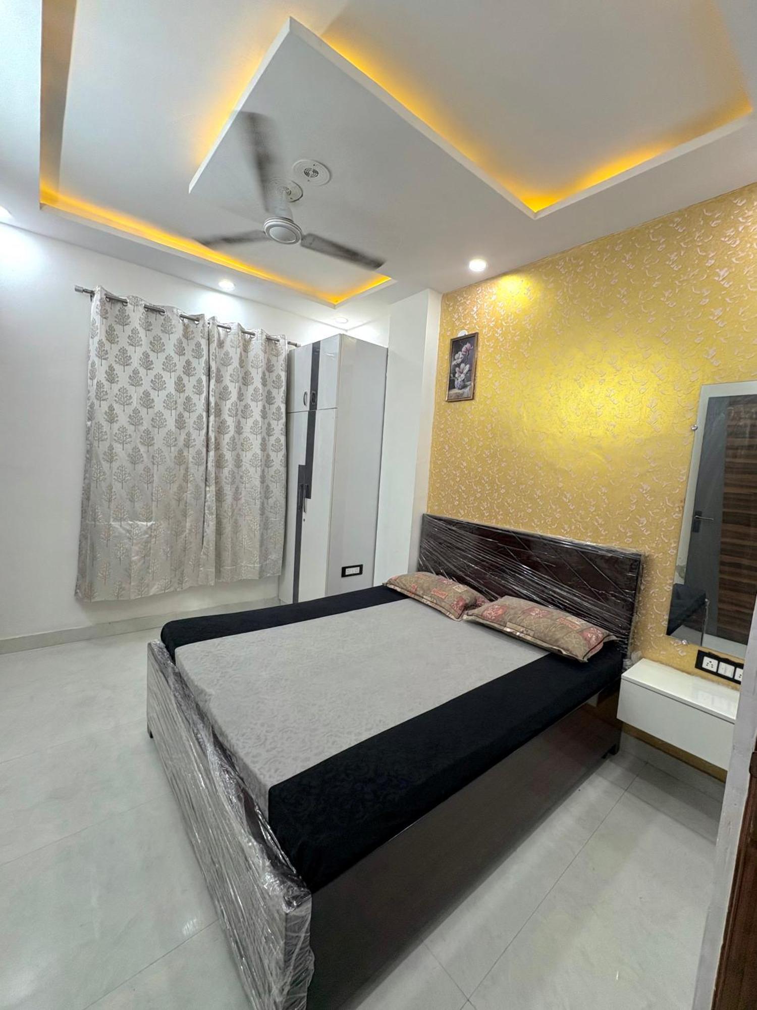 Luxury 1 Bhk Flat In * New Delhi
