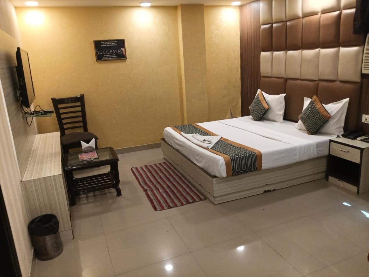Hotel Le Mount Plaza Near Igi Airport Delhi New Delhi
