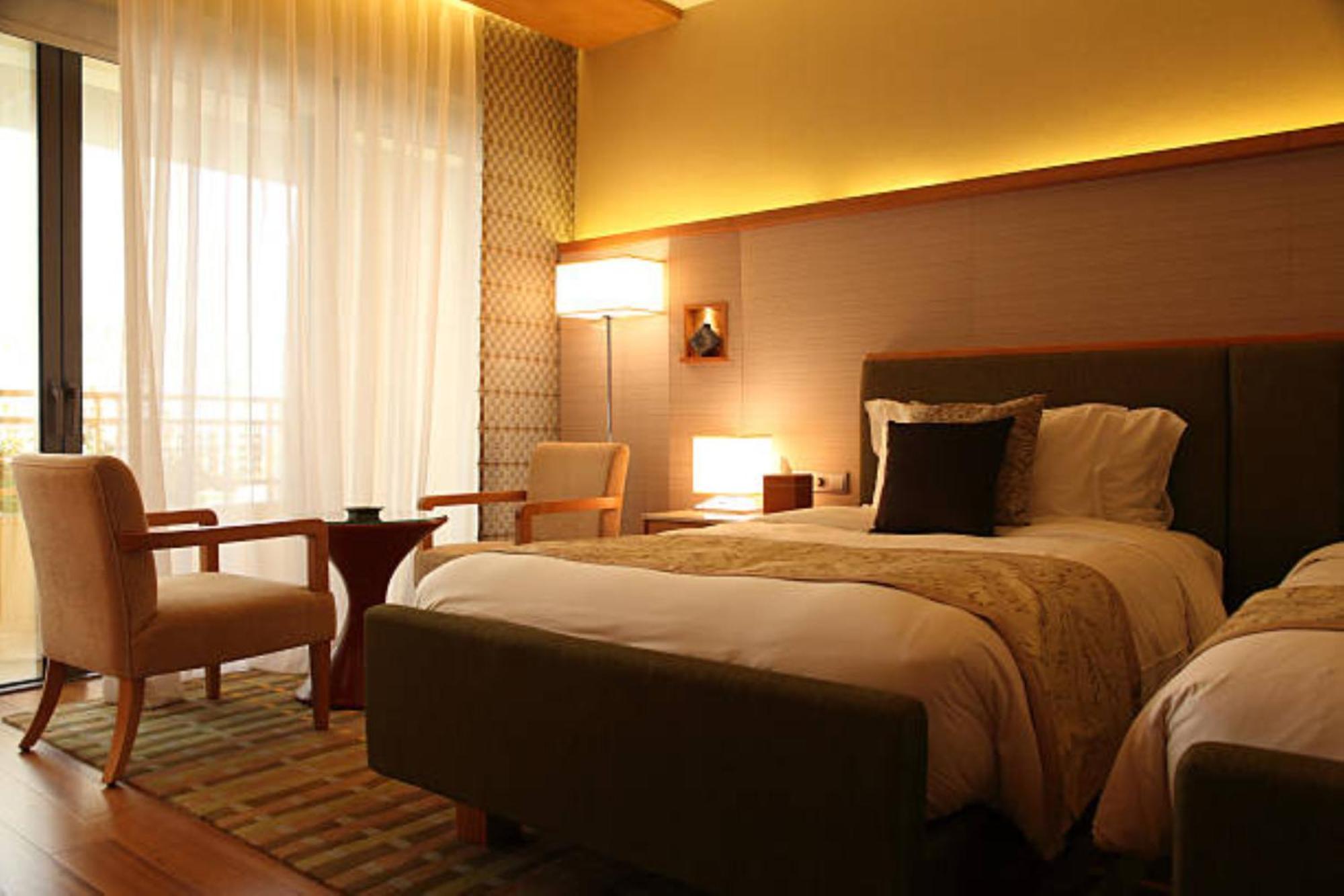El De Olive Aero Near Delhi Airport Hotel 4*