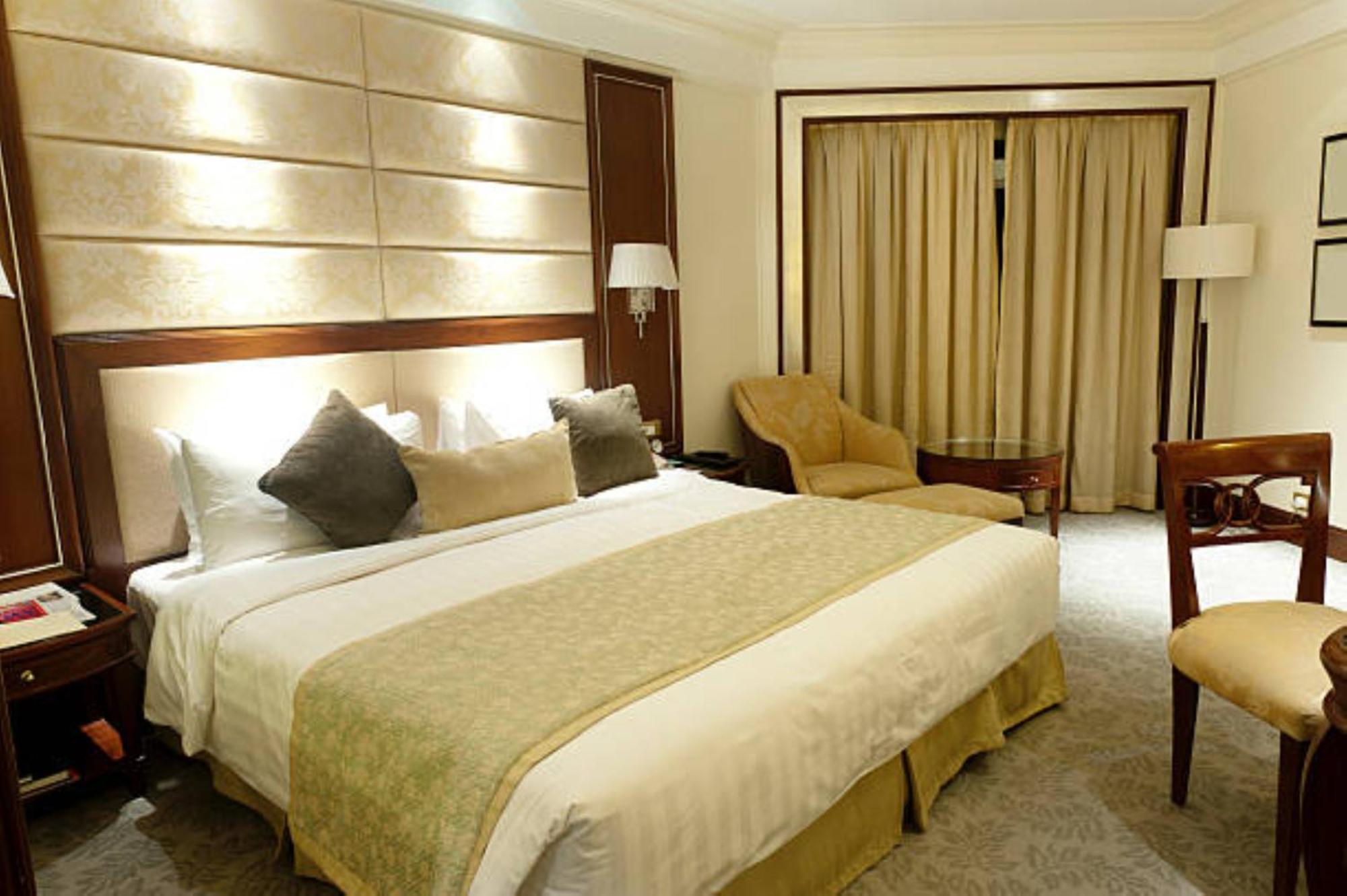 El De Olive Aero Near Delhi Airport 4*