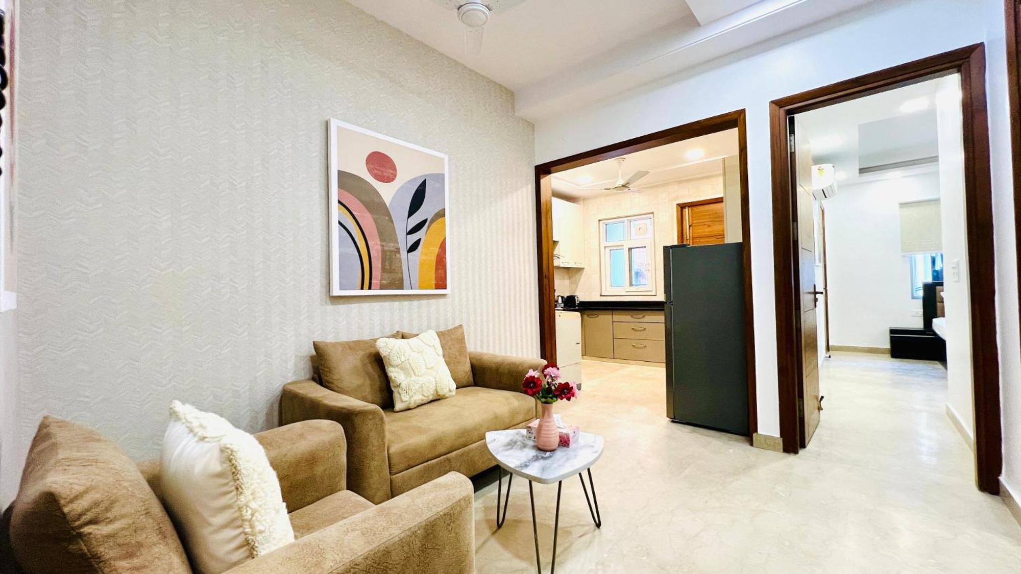 Bluo 2bhk Centre - Balcony, Lift, Terrace Apartment New Delhi