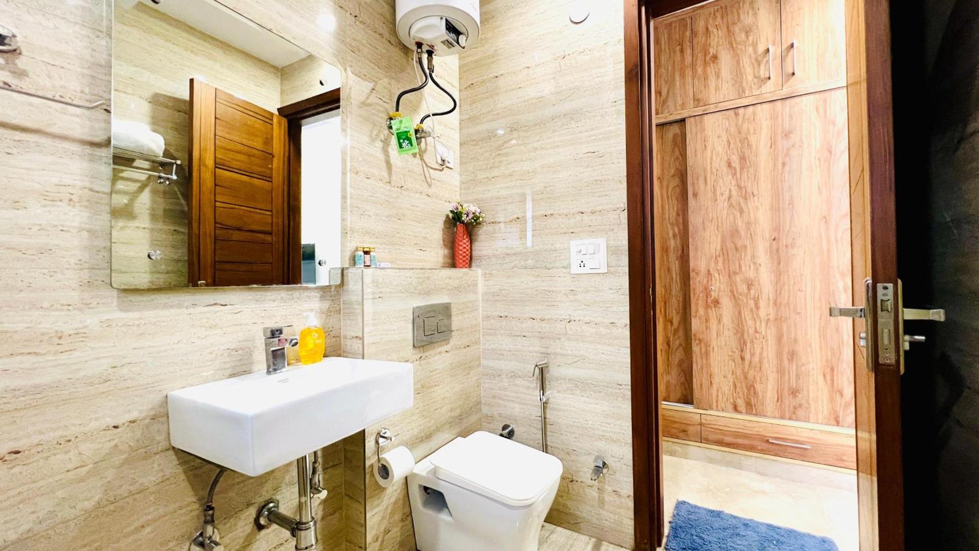 Bluo 2bhk Centre - Balcony, Lift, Terrace *